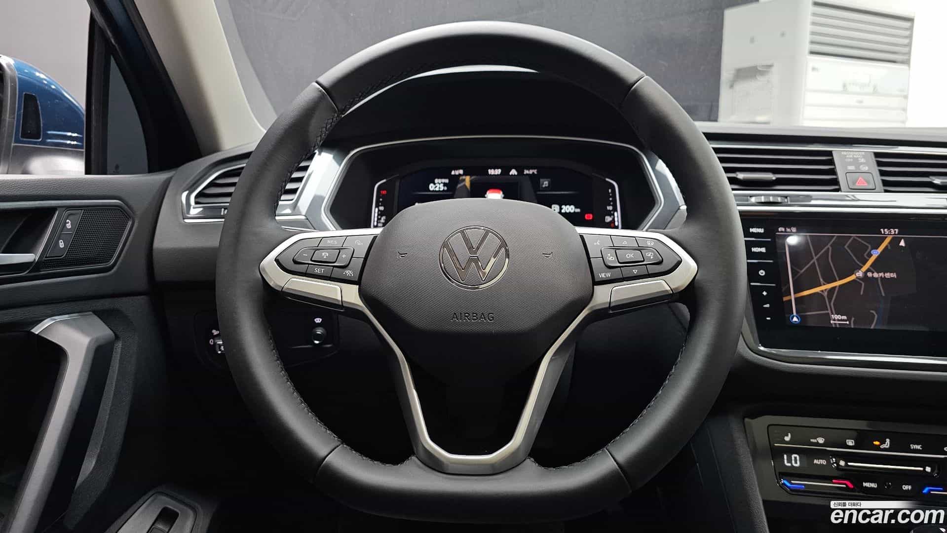 Tiguan Volkswagen 2021.10-OPTION-017
