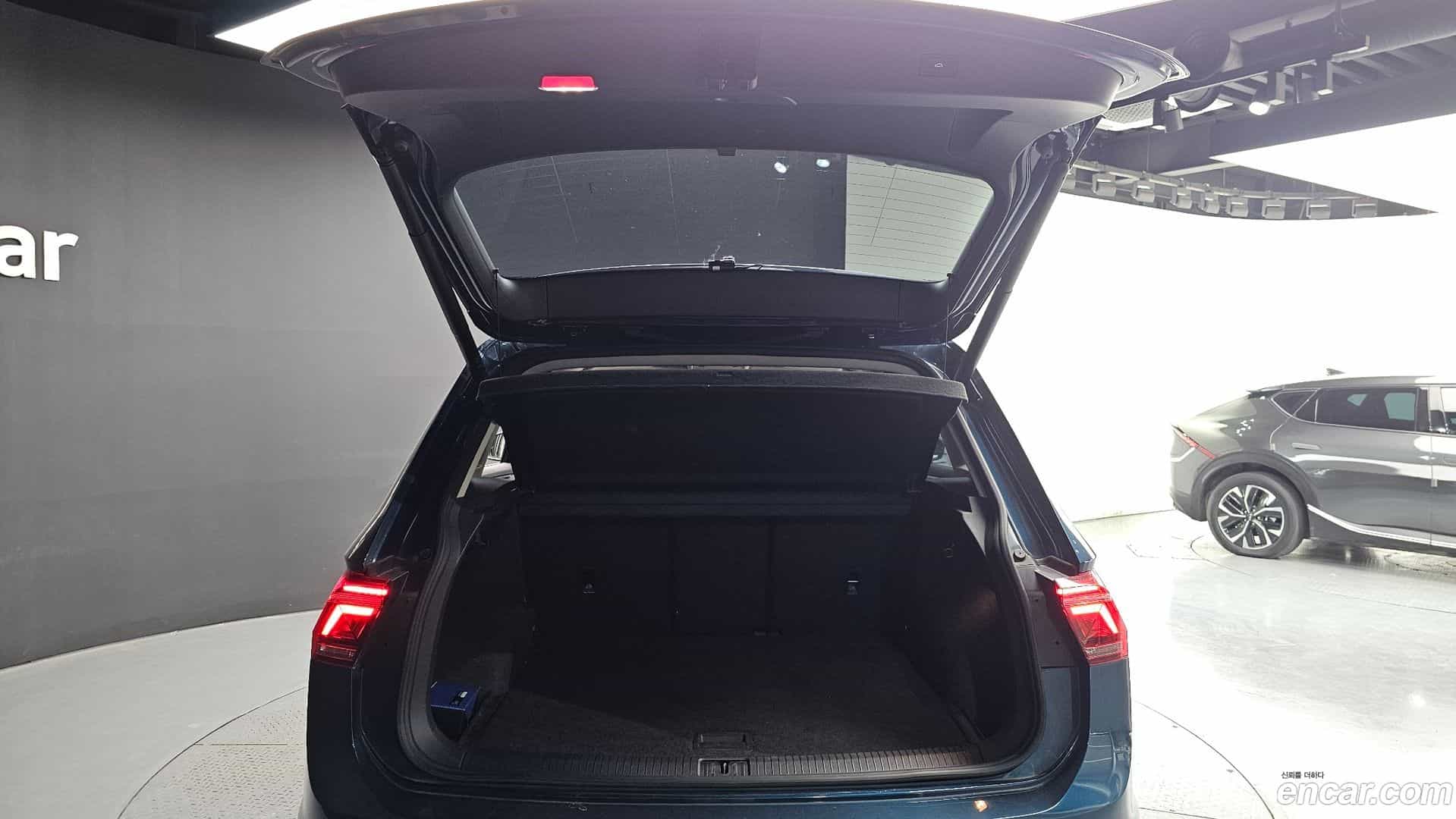 Tiguan Volkswagen 2021.10-OPTION-024