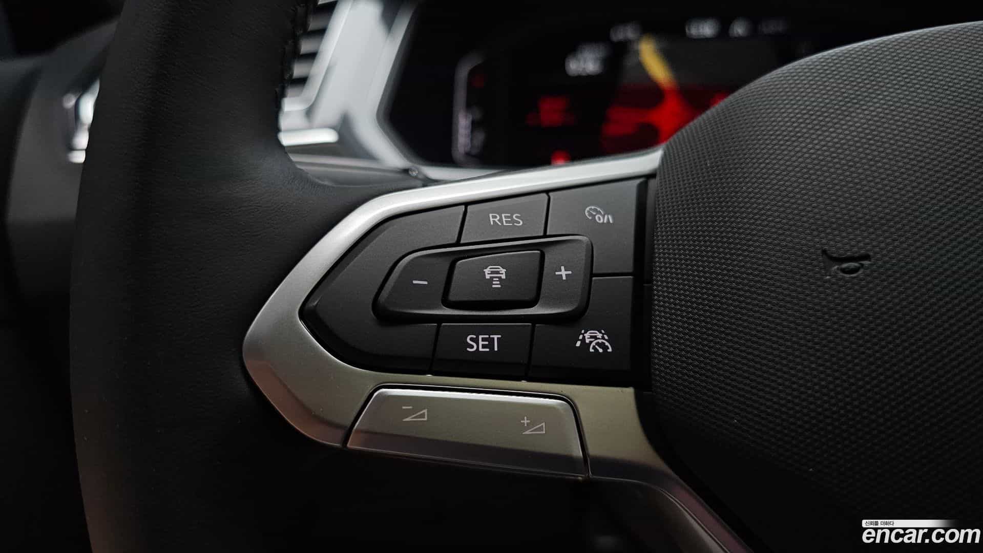 Tiguan Volkswagen 2021.10-OPTION-042