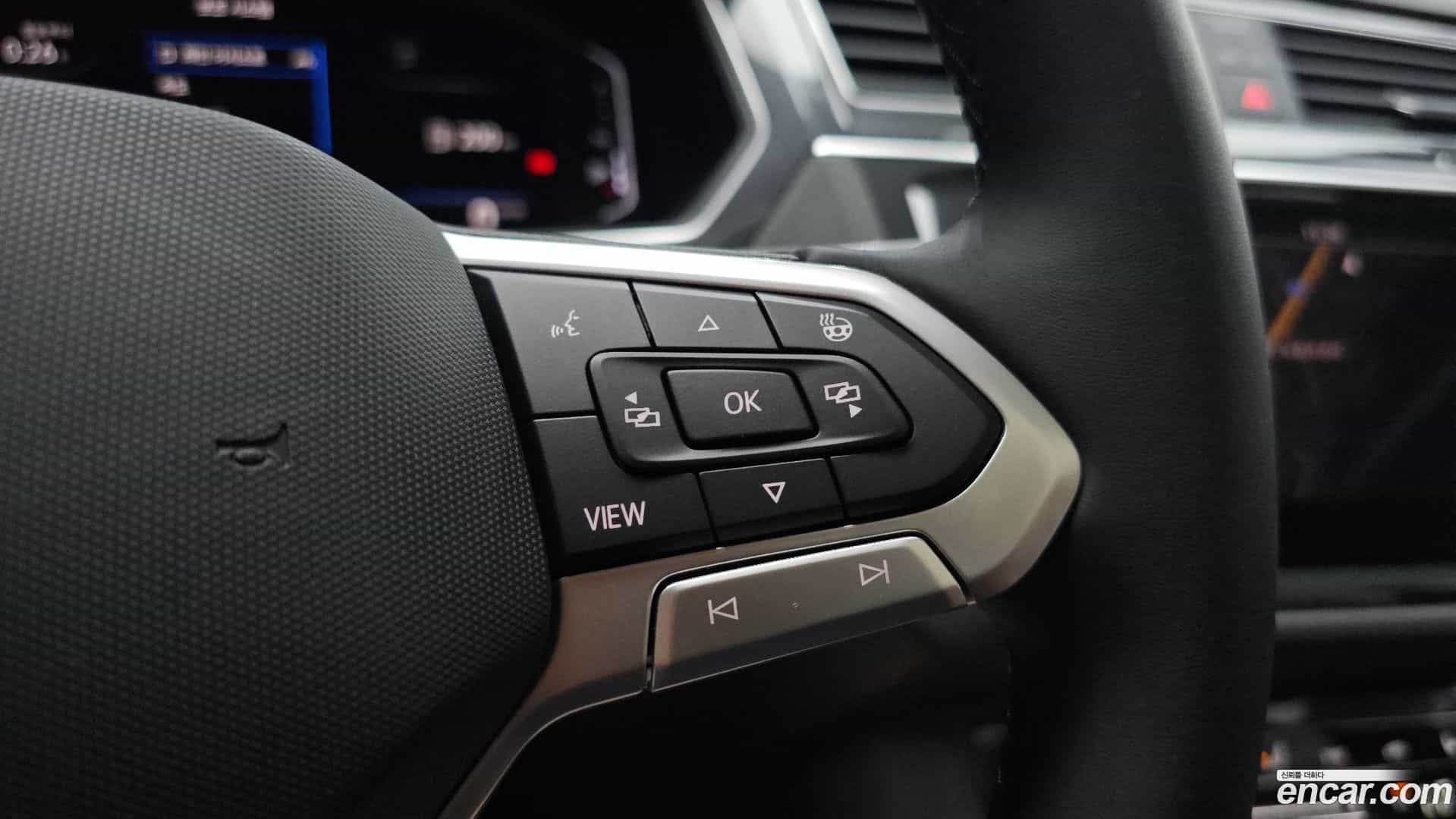 Tiguan Volkswagen 2021.10-OPTION-043