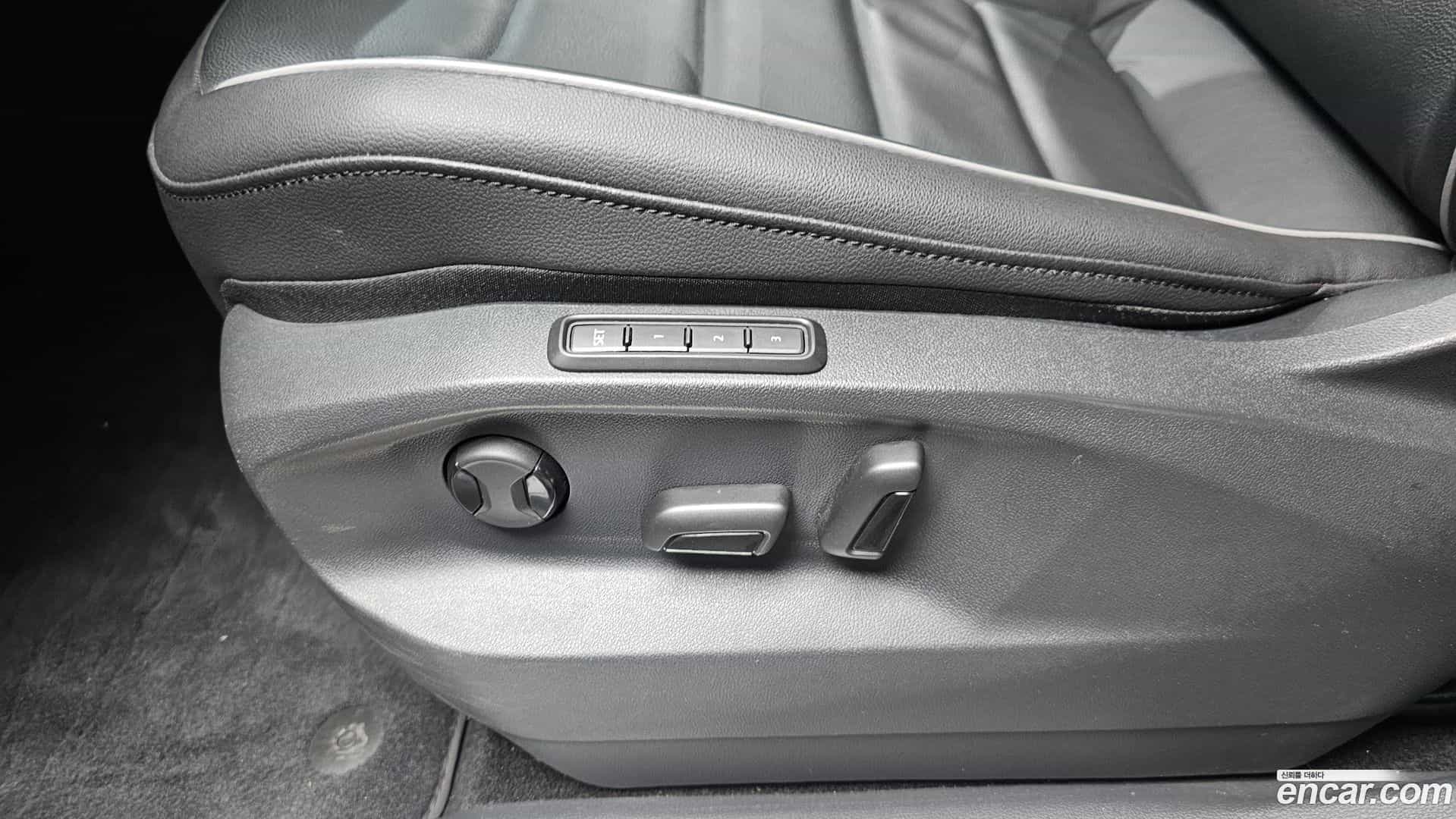 Tiguan Volkswagen 2021.10-OPTION-045