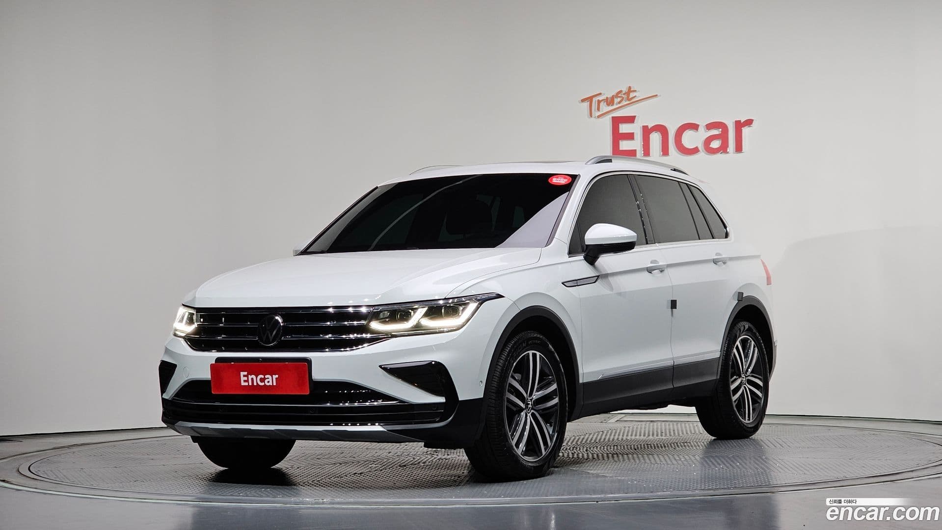 Main__Slider__Photo:Tiguan Volkswagen 2023.6-0