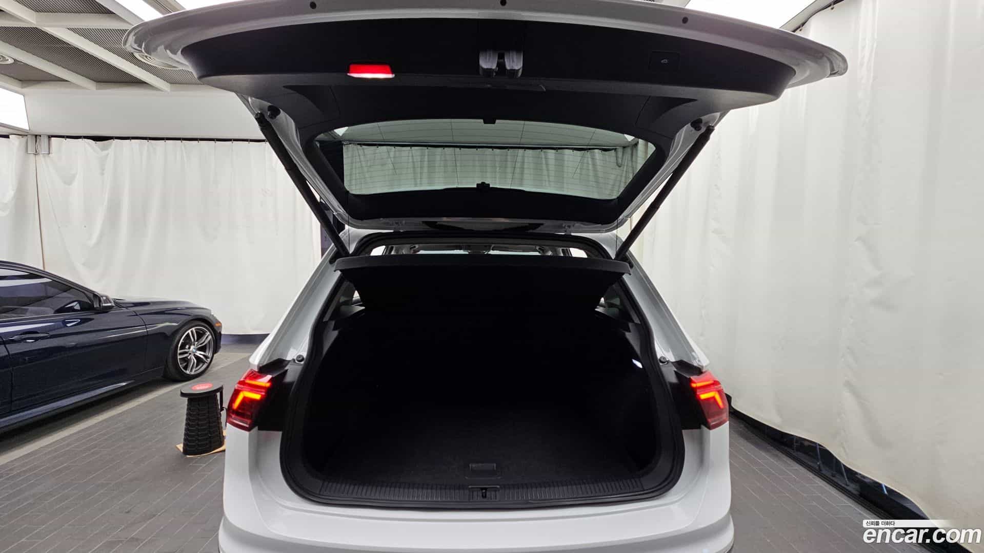 Tiguan Volkswagen 2023.6-OPTION-024