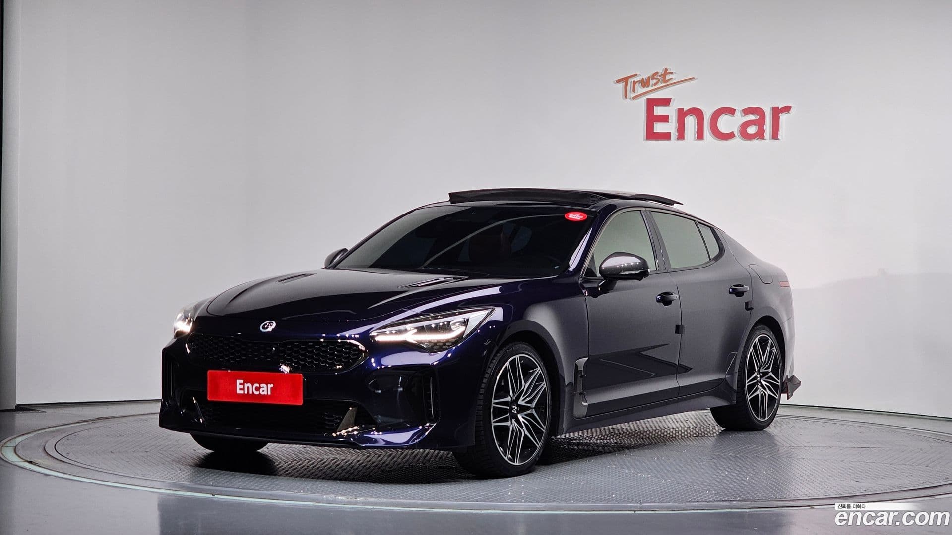 Main__Slider__Photo:Stinger Kia 2020.9-0