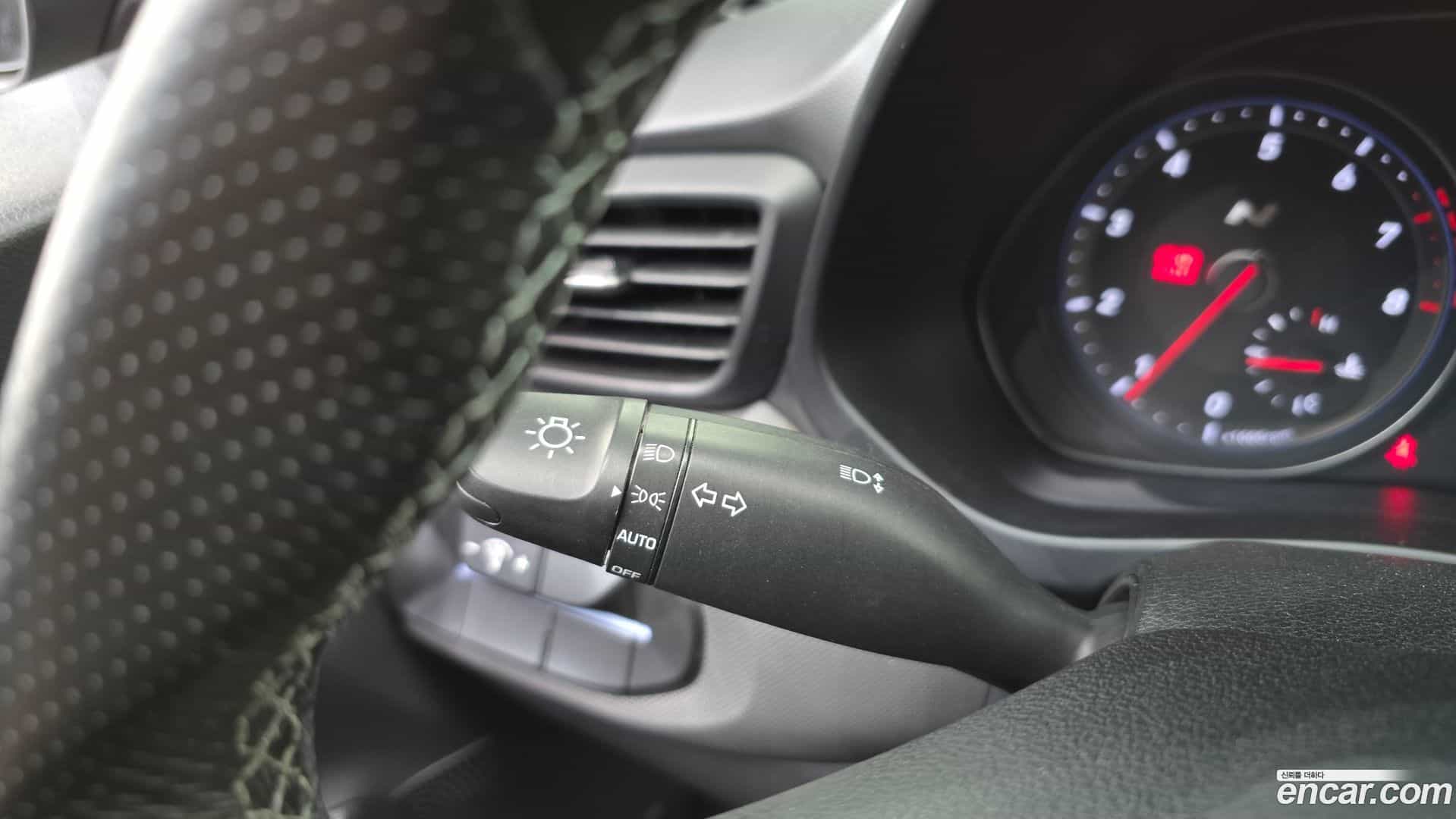 Veloster Hyundai 2019.6-OPTION-024