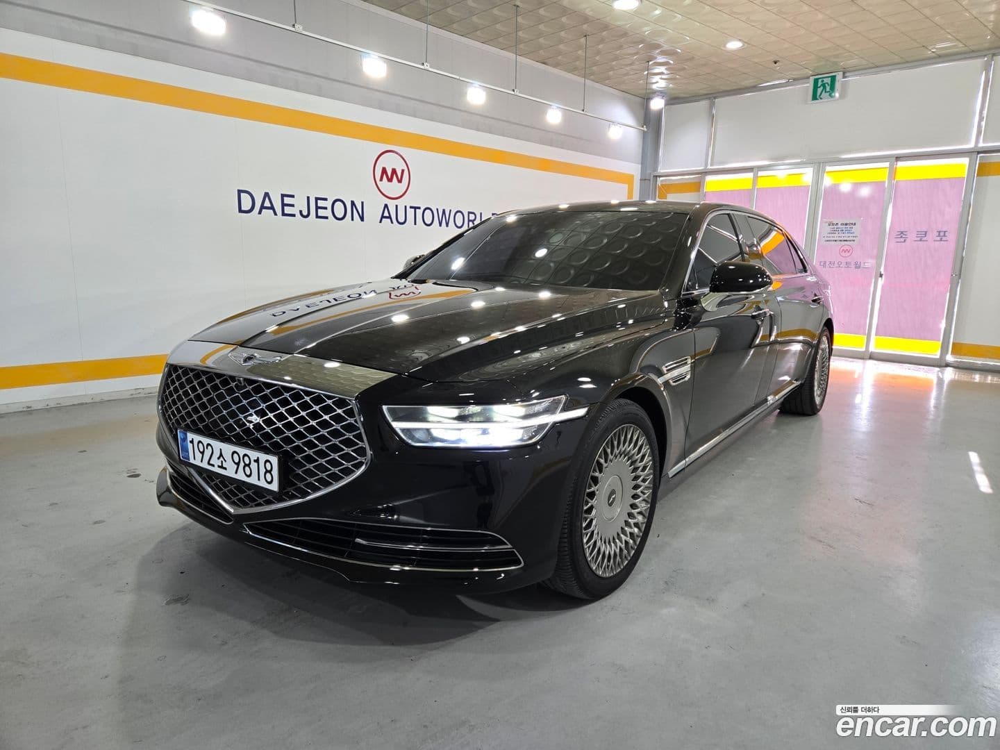 Main__Slider__Photo:G90 Genesis 2019.4-0