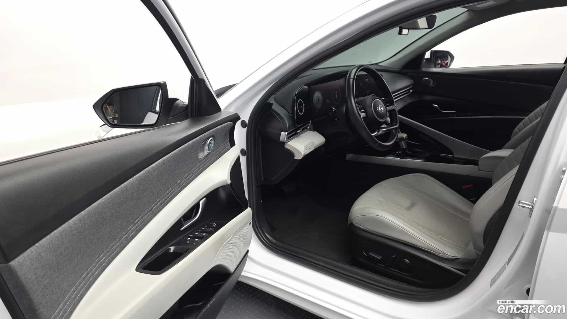 AVANTE Hyundai 2021.0-INNER-010