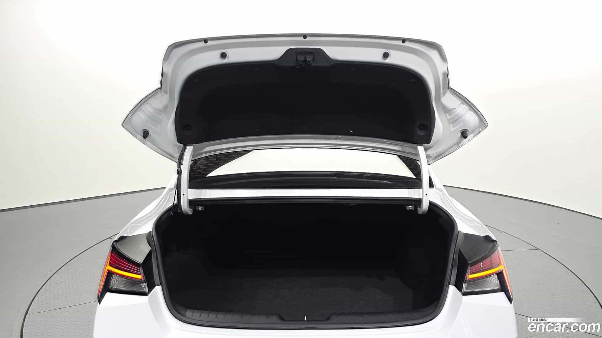 AVANTE Hyundai 2021.0-OPTION-024