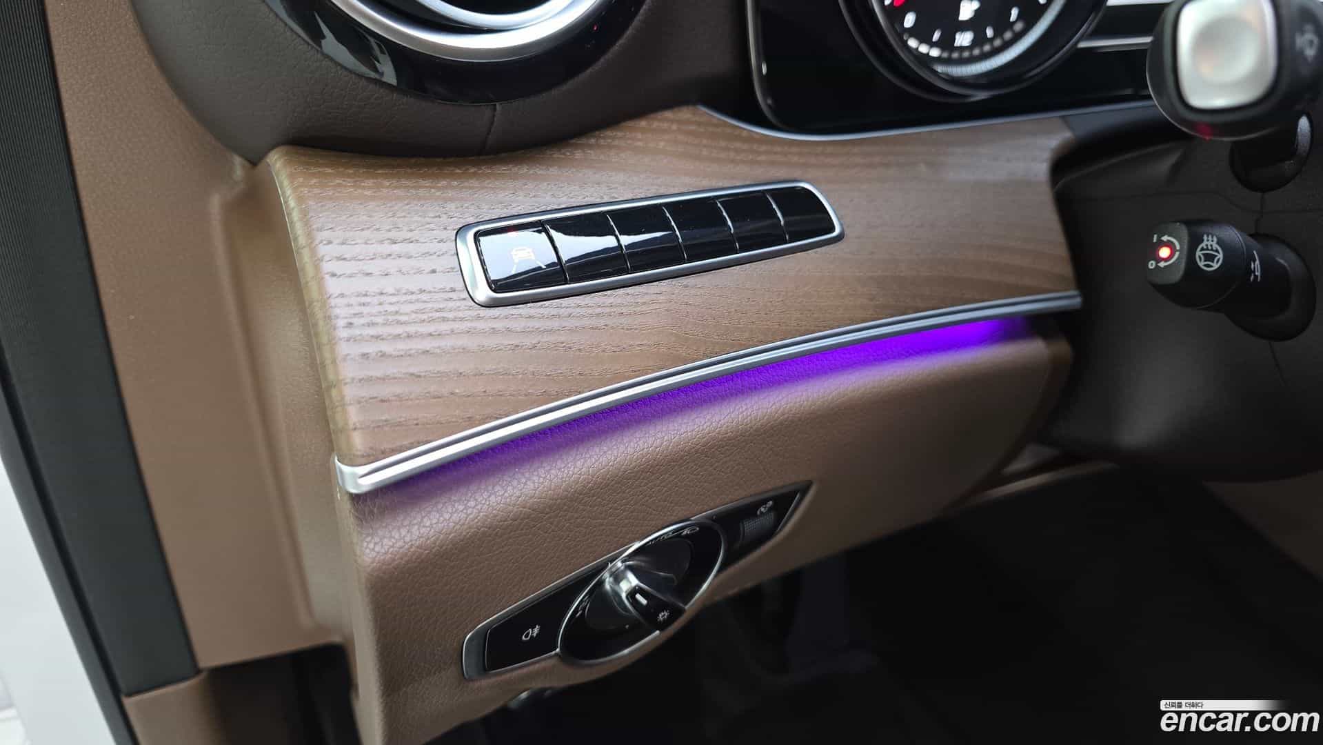 E-Class Mercedes-Benz 2019.5-OPTION-017