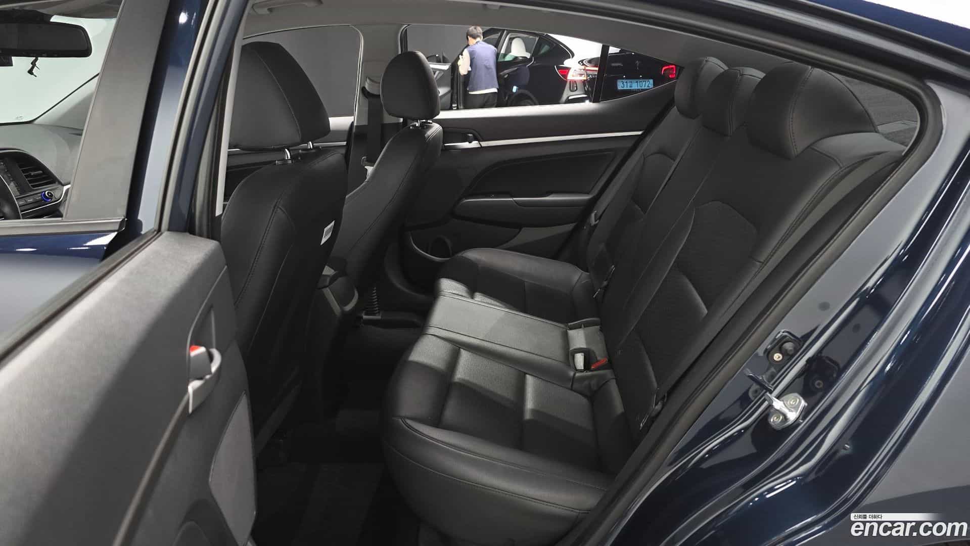 AVANTE Hyundai 2018.11-OPTION-015