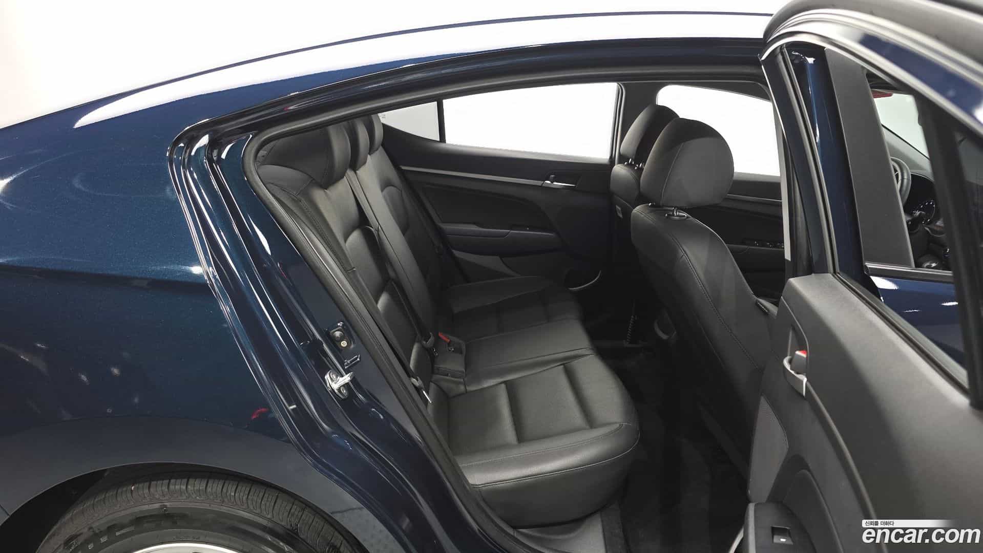 AVANTE Hyundai 2018.11-OPTION-016