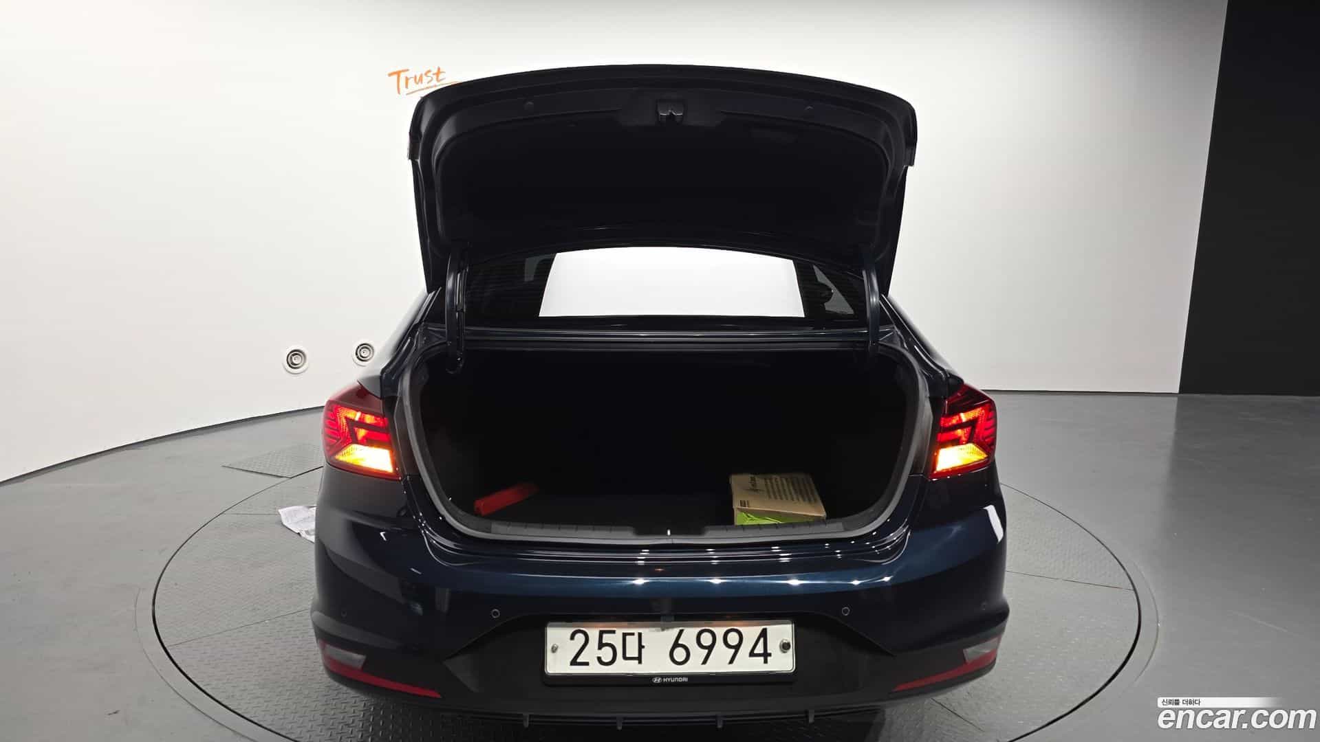 AVANTE Hyundai 2018.11-OPTION-024