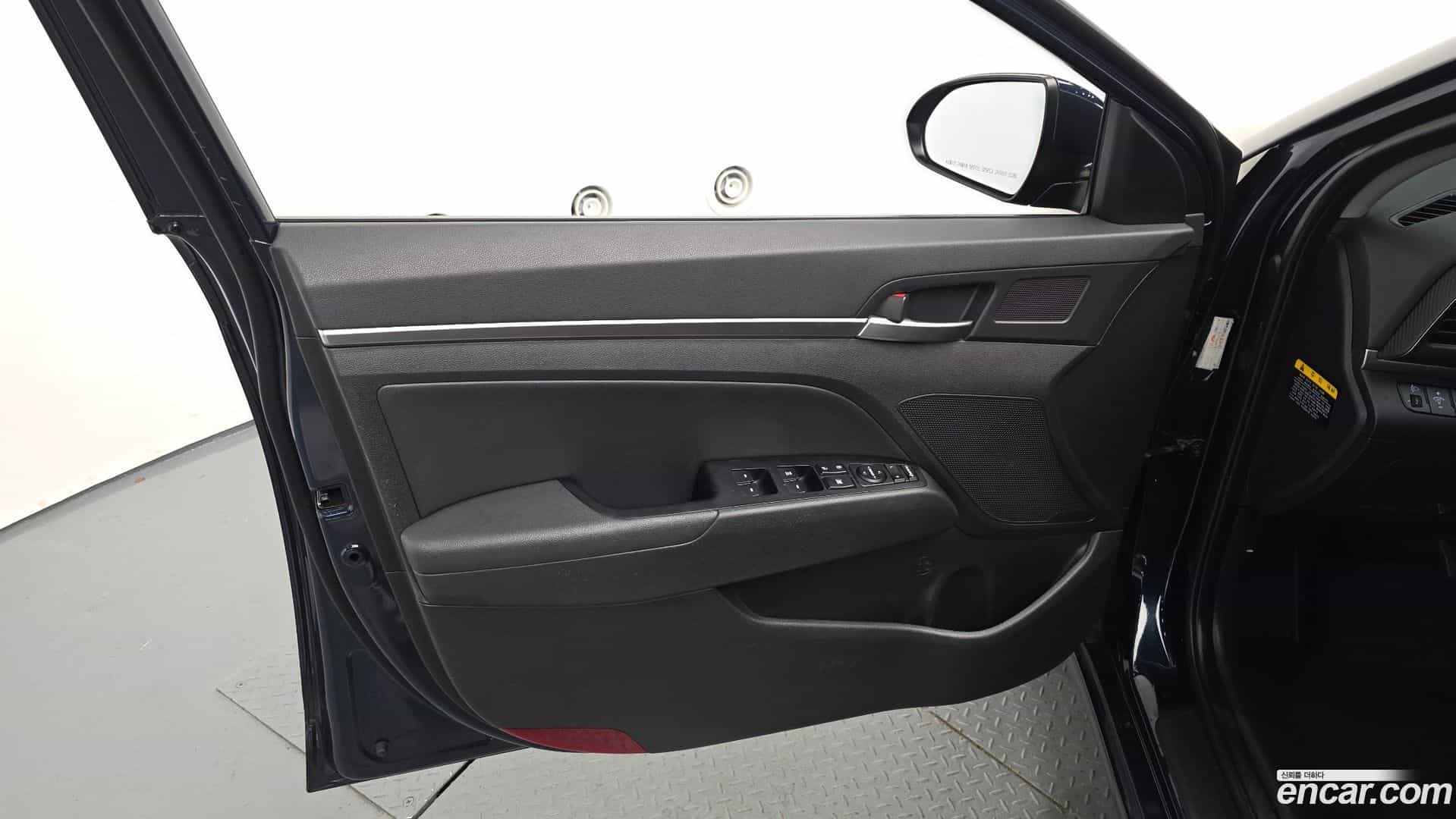 AVANTE Hyundai 2018.11-INNER-034
