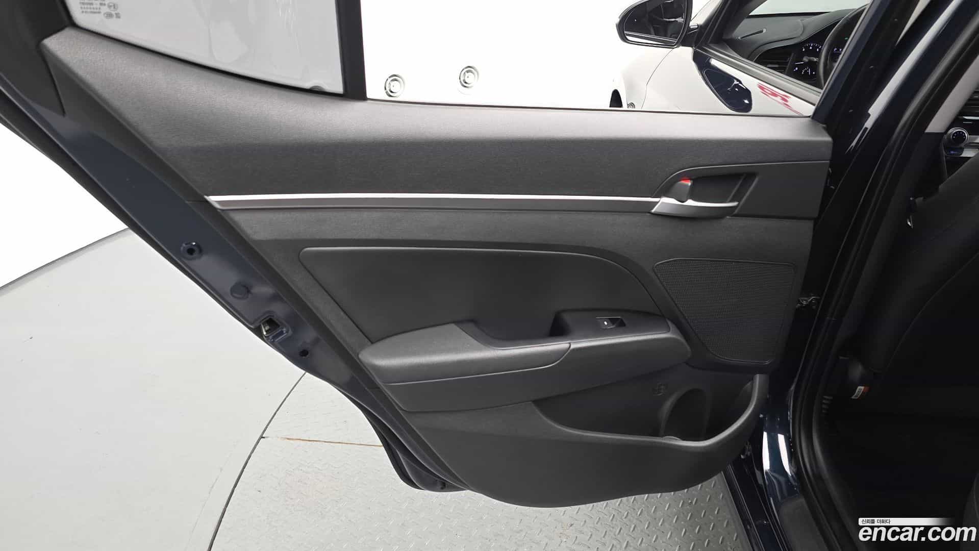 AVANTE Hyundai 2018.11-INNER-035