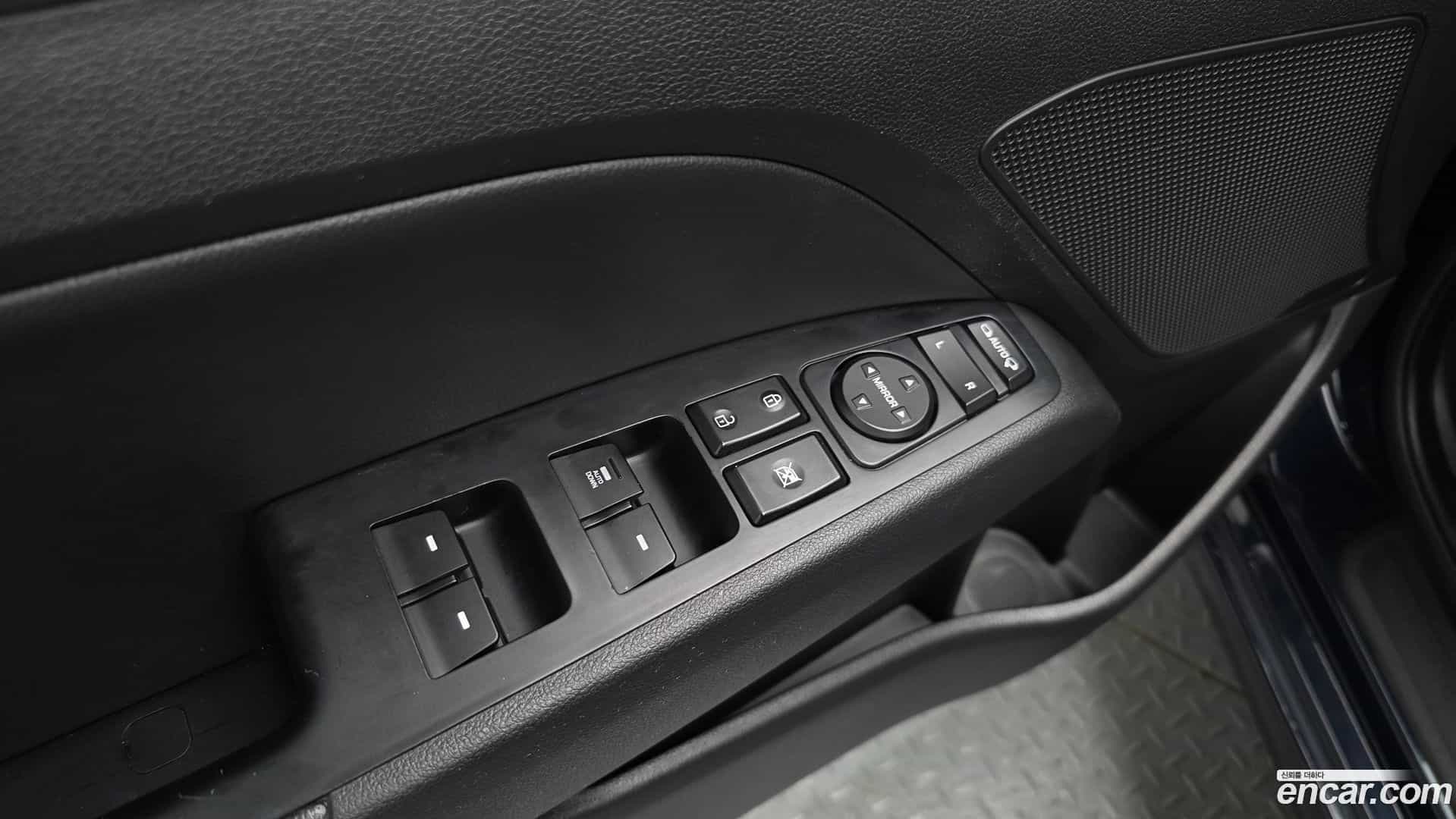 AVANTE Hyundai 2018.11-OPTION-040