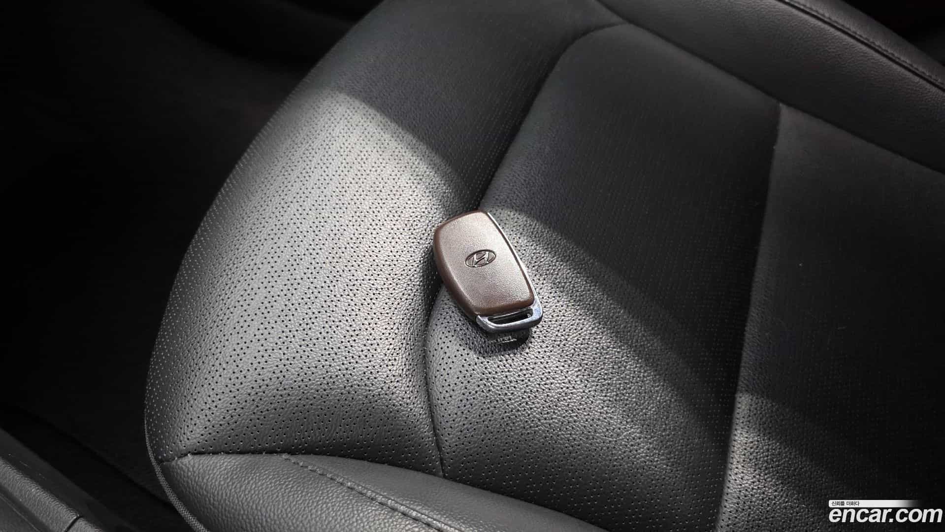 AVANTE Hyundai 2018.11-OPTION-043