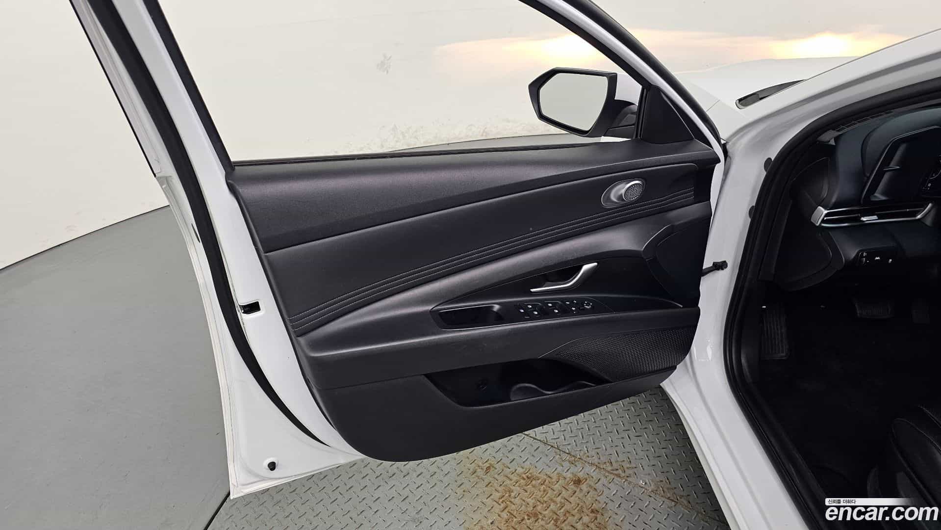 AVANTE Hyundai 2022.1-INNER-034