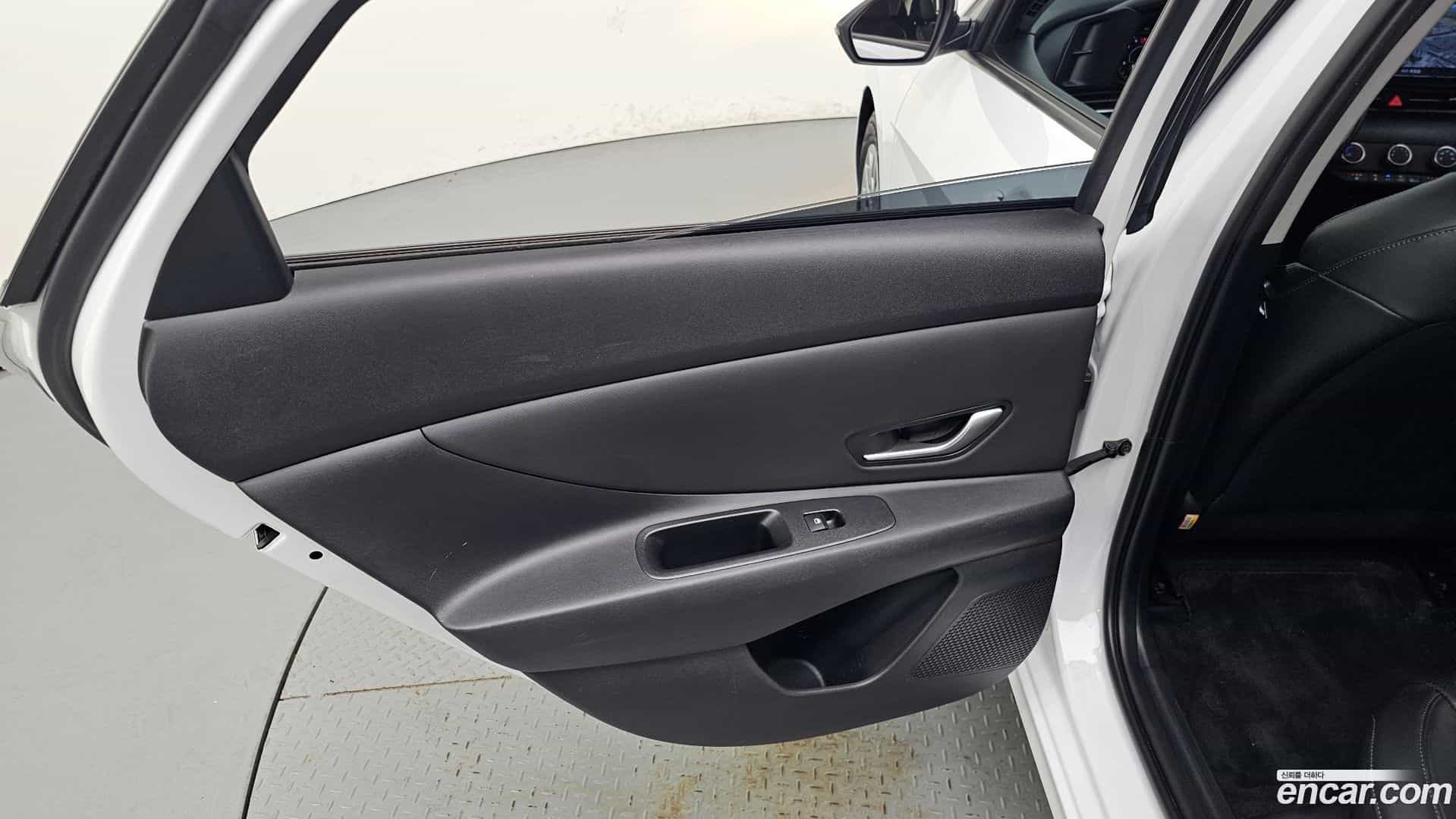 AVANTE Hyundai 2022.1-INNER-035
