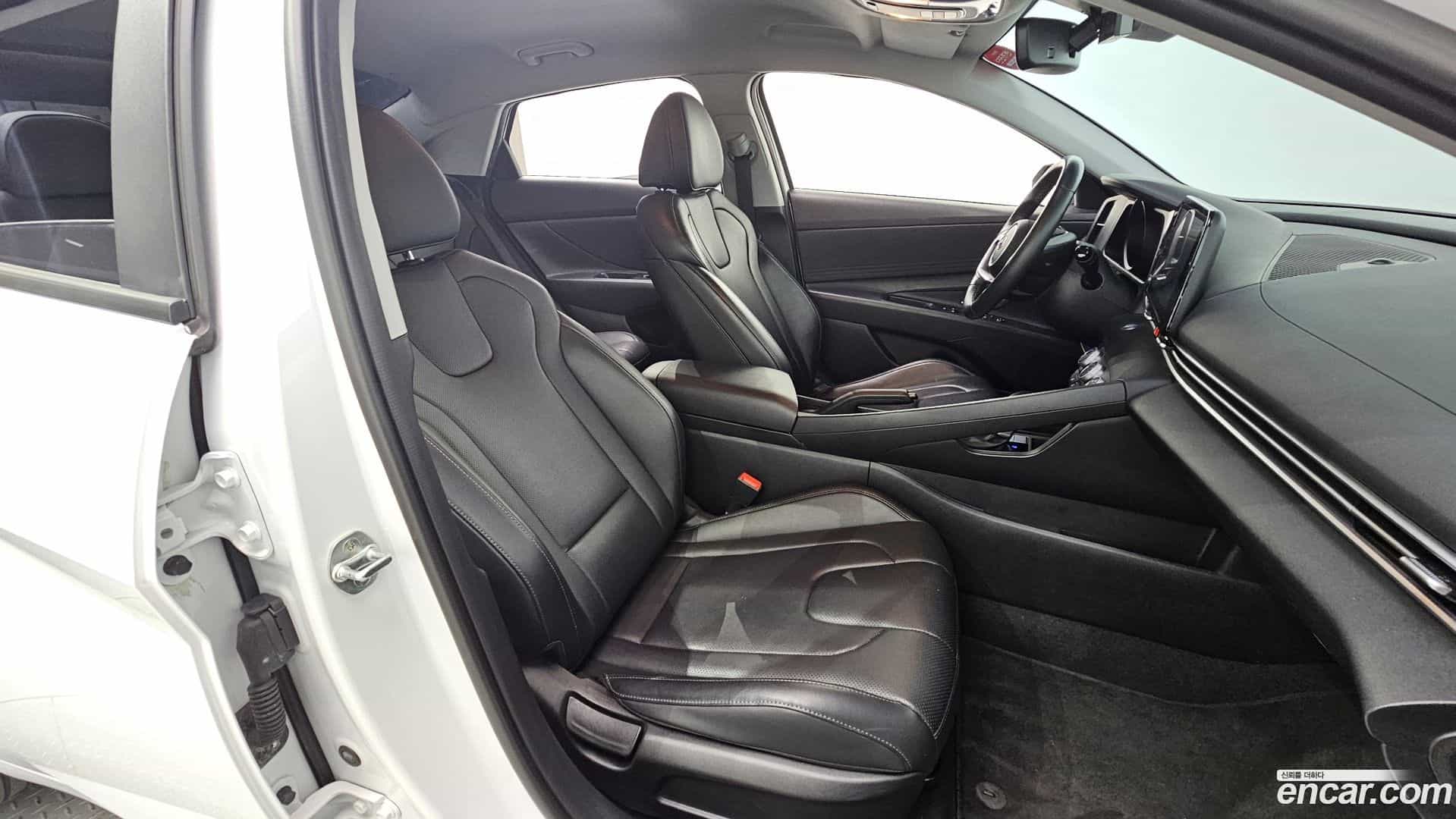 AVANTE Hyundai 2022.1-INNER-036
