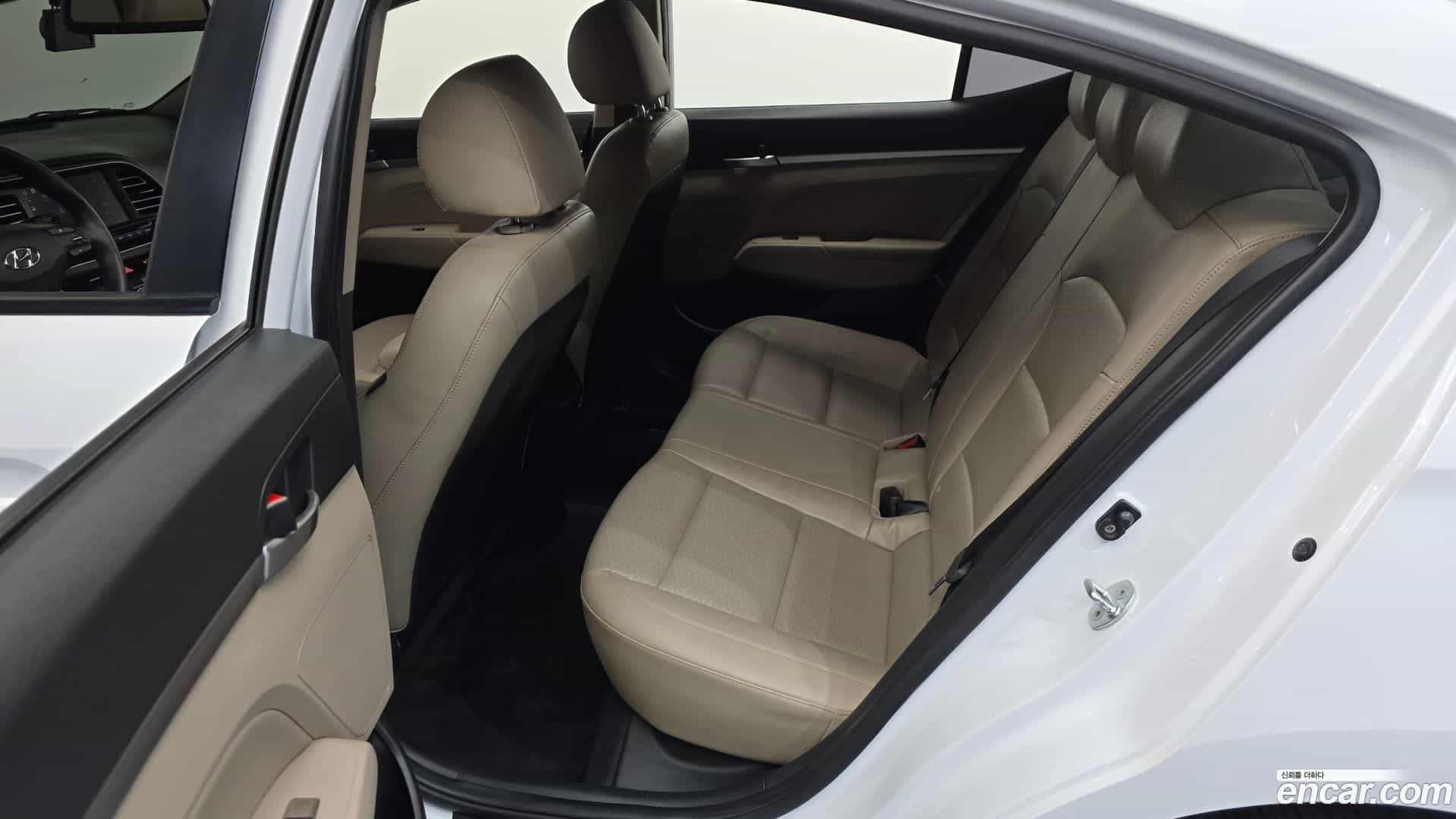 AVANTE Hyundai 2019.7-OPTION-016