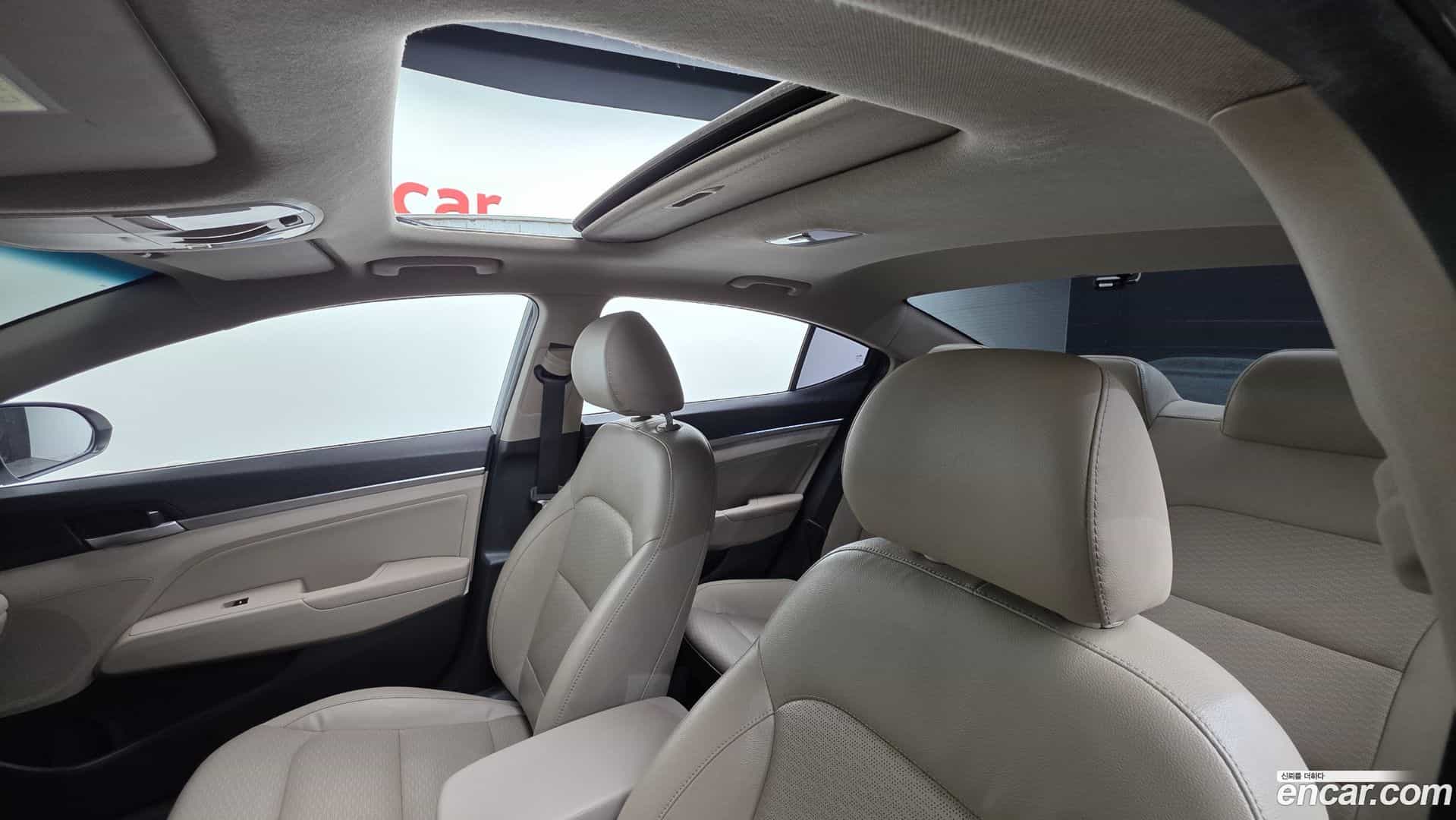 AVANTE Hyundai 2019.7-OPTION-021