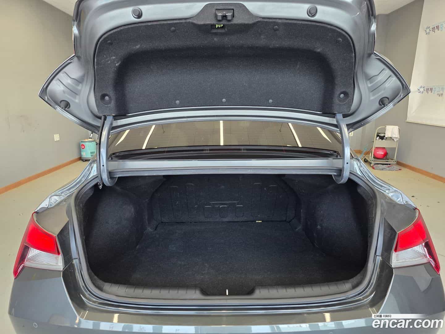 AVANTE Hyundai 2021.4-OPTION-022