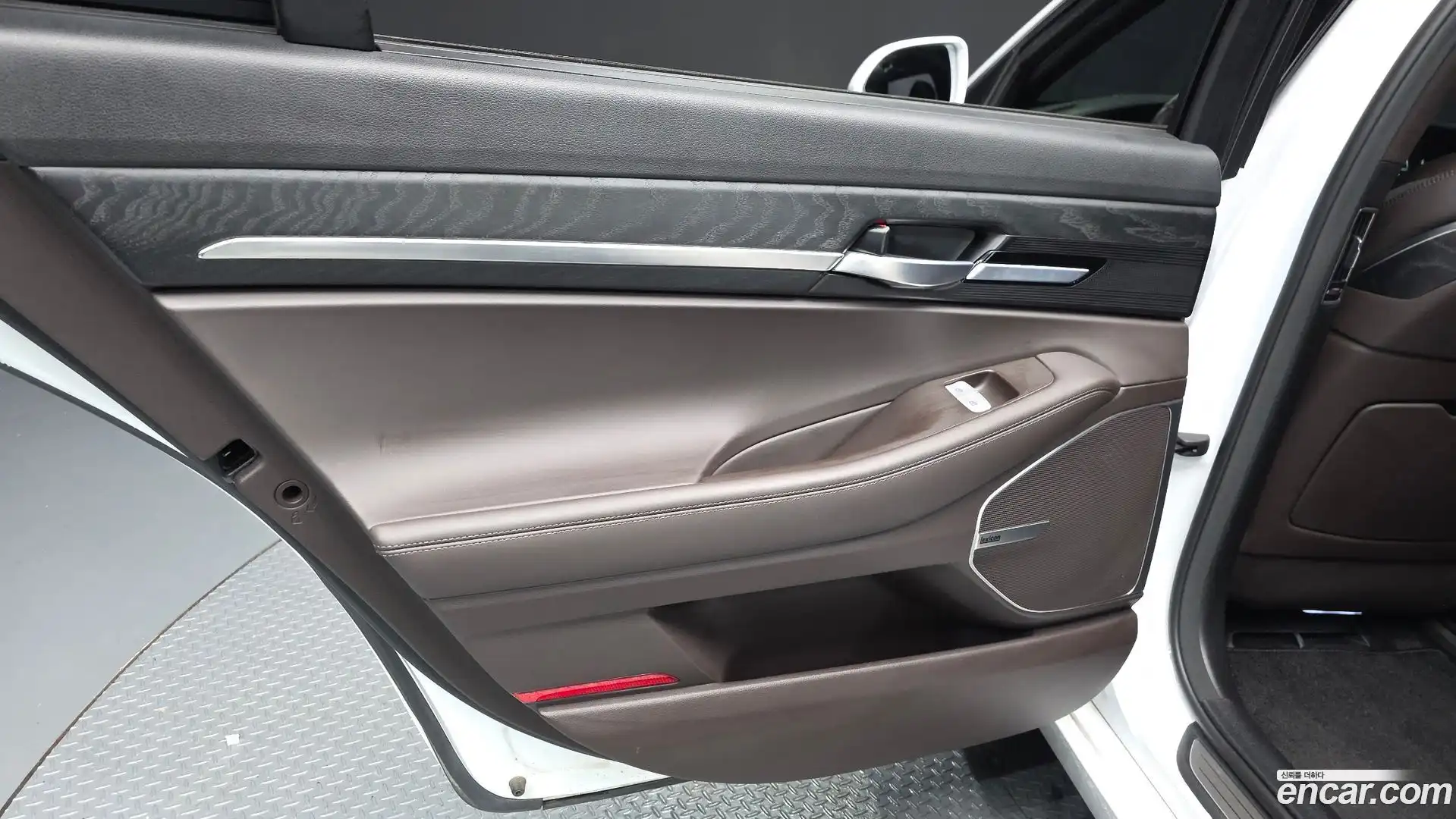 G90 Genesis 2021.3-INNER-035