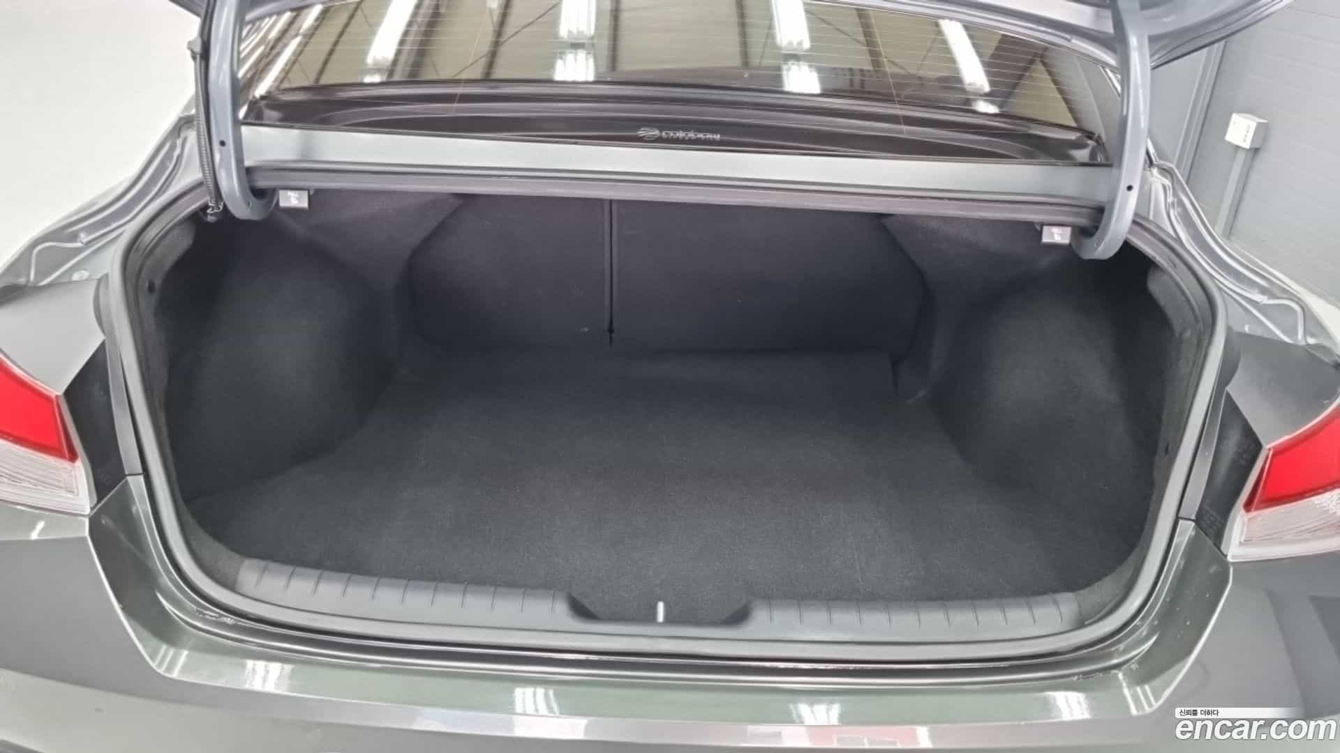 AVANTE Hyundai 2021.0-OPTION-023