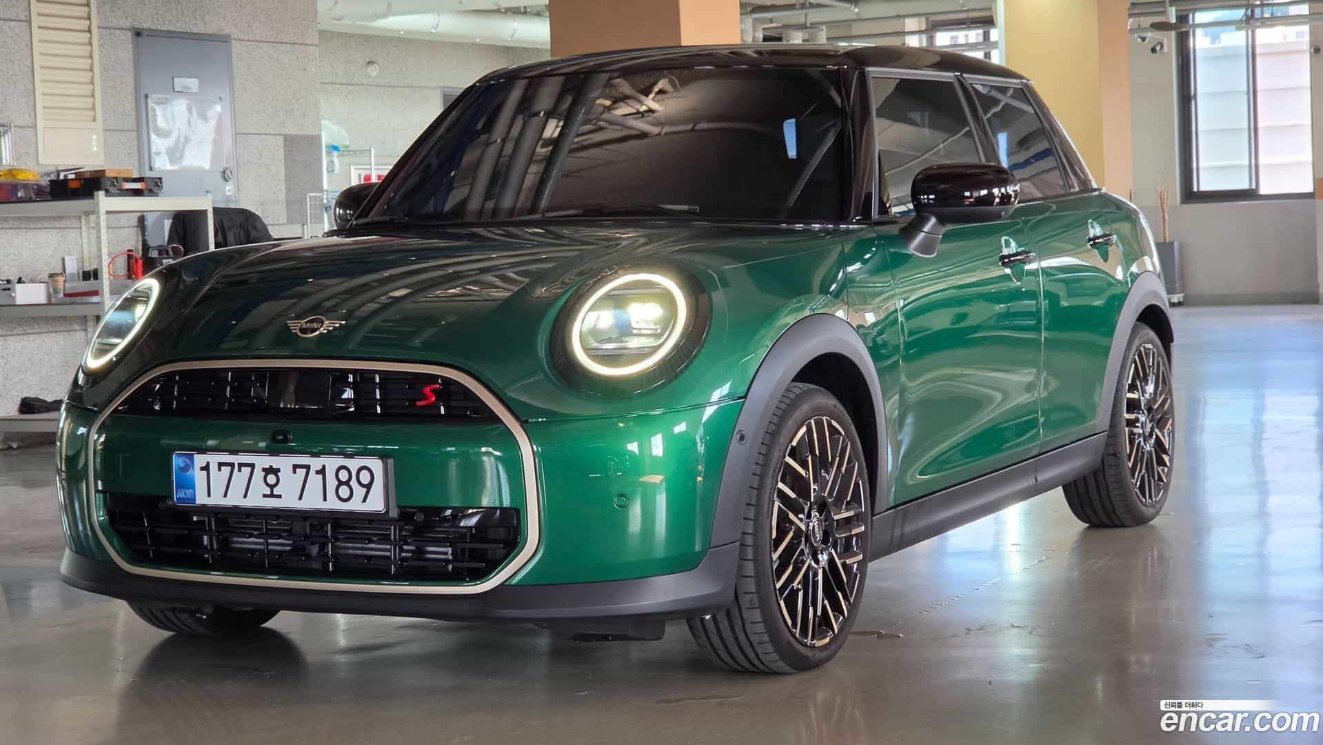Cooper Mini 2025.11-OUTER-002