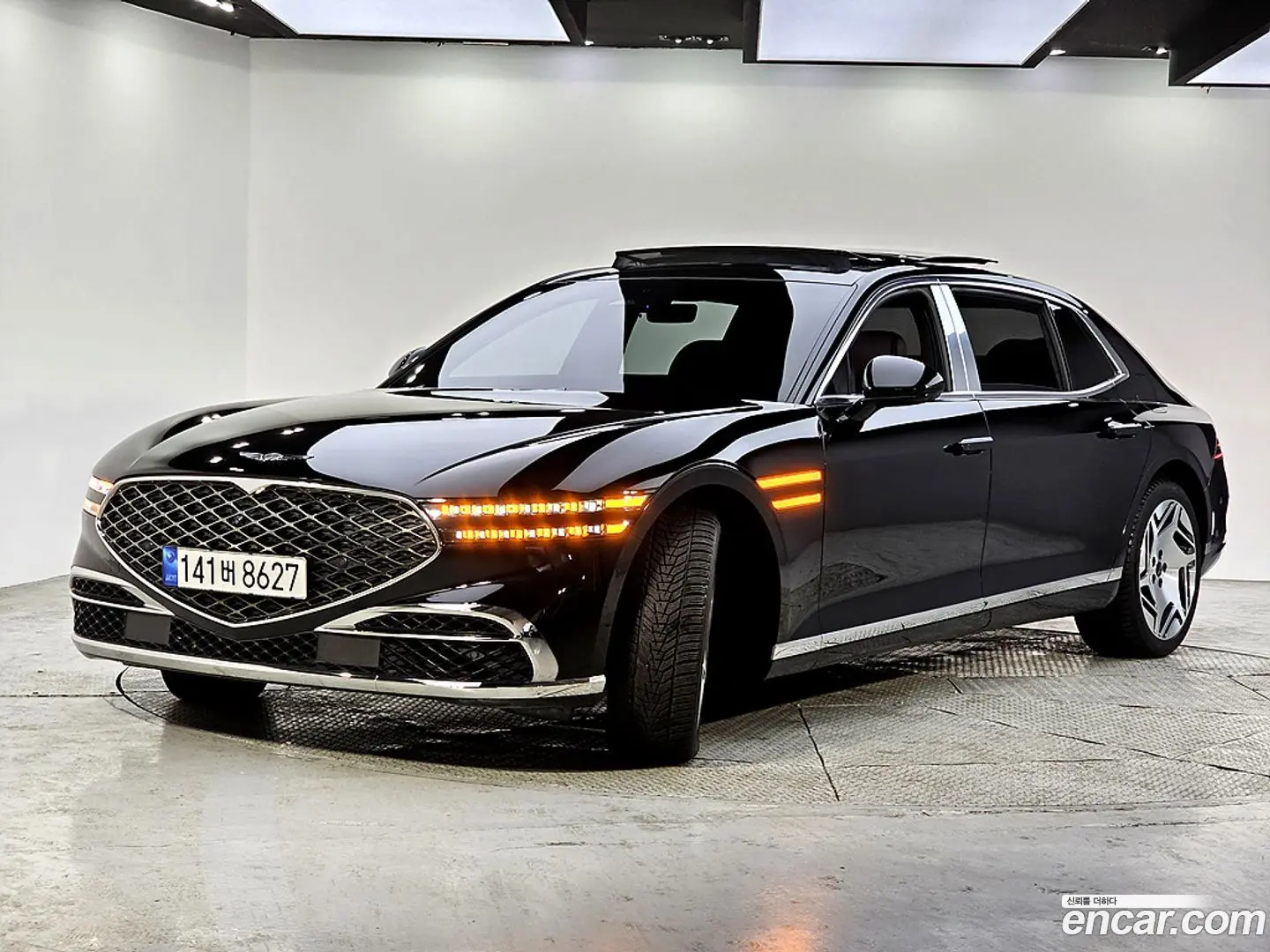 Main__Slider__Photo:G90 Genesis 2022.8-0