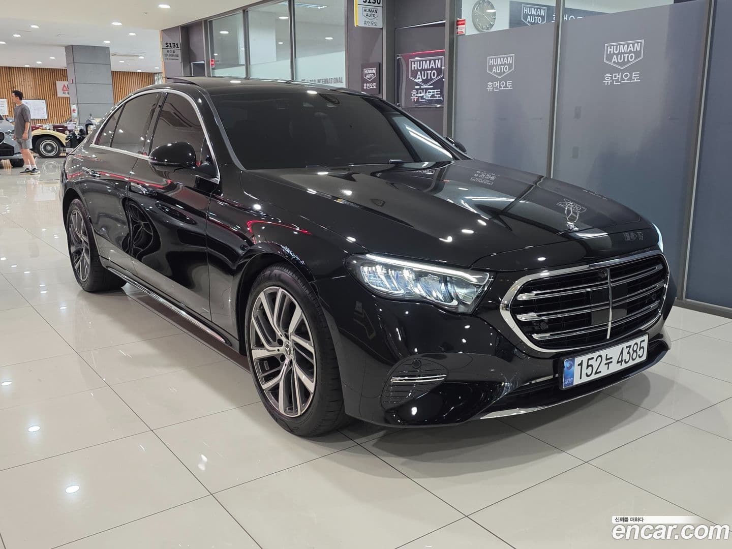 Main__Slider__Photo:E-Class Mercedes-Benz 2025.6-0
