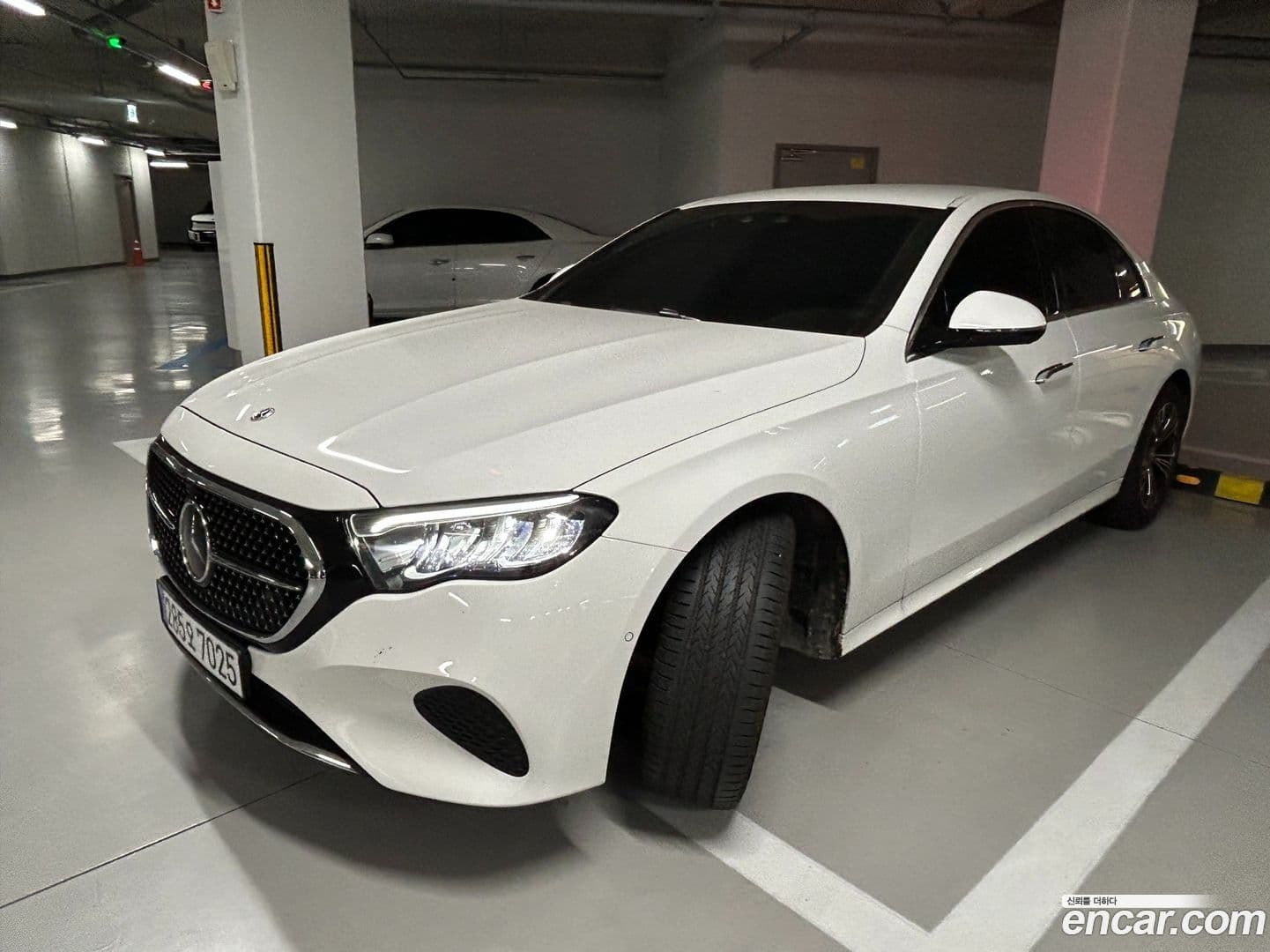 Main__Slider__Photo:E-Class Mercedes-Benz 2024.10-0