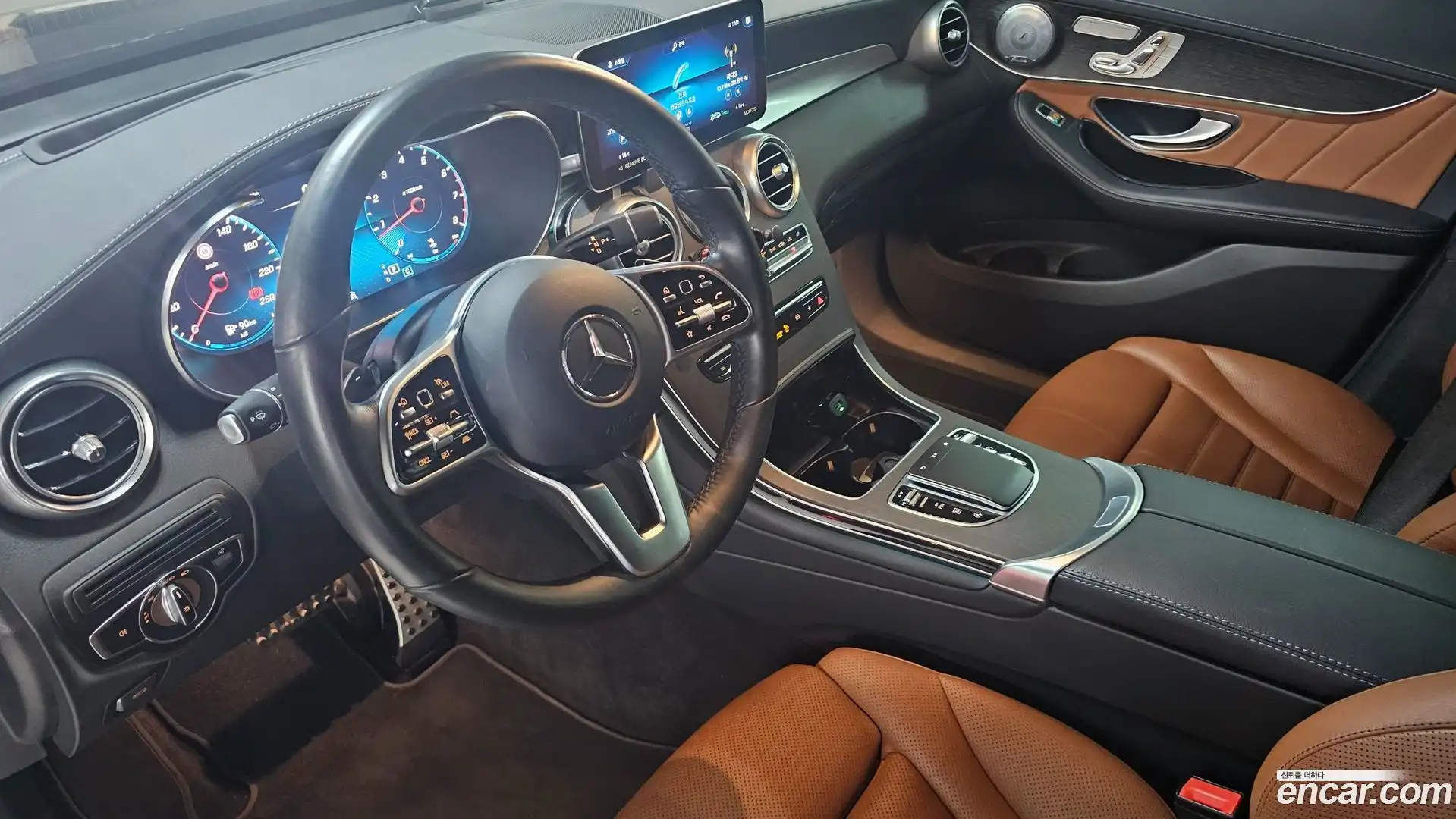 GLC-Class Mercedes-Benz 2022.6-INNER-007