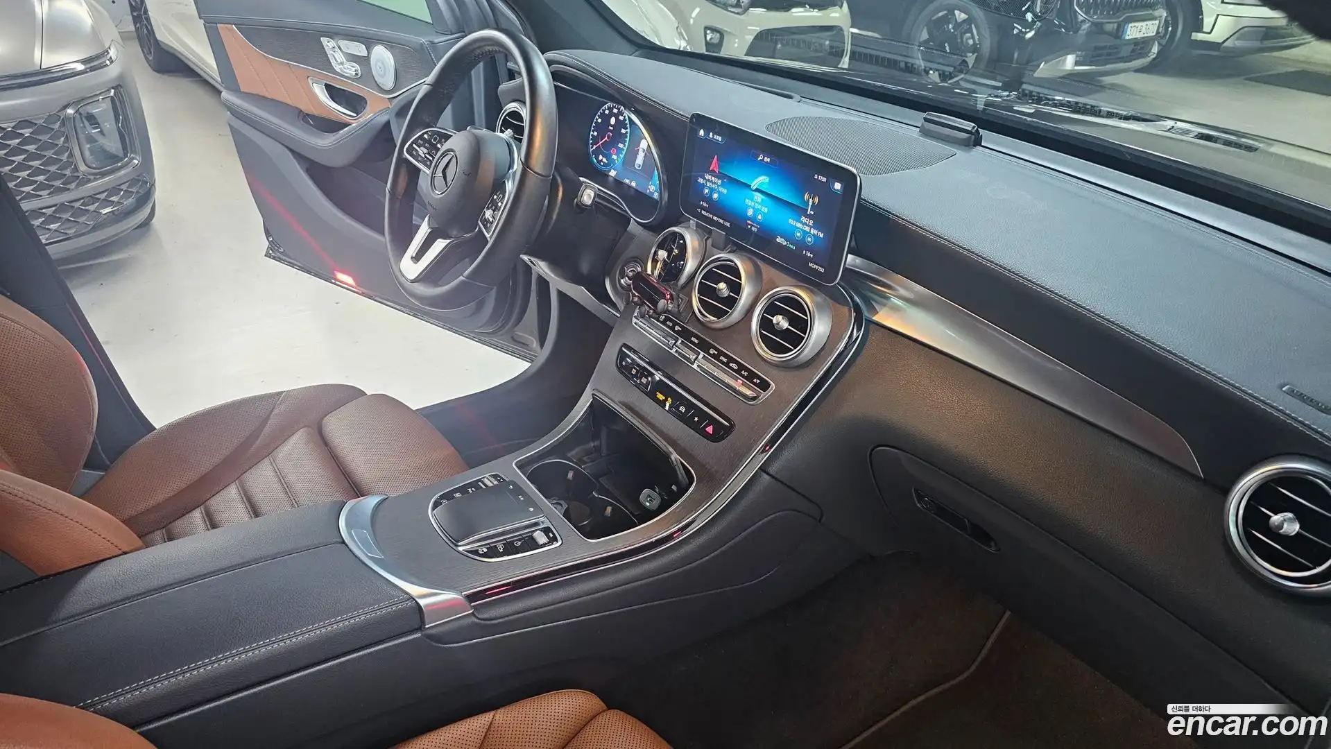 GLC-Class Mercedes-Benz 2022.6-INNER-009