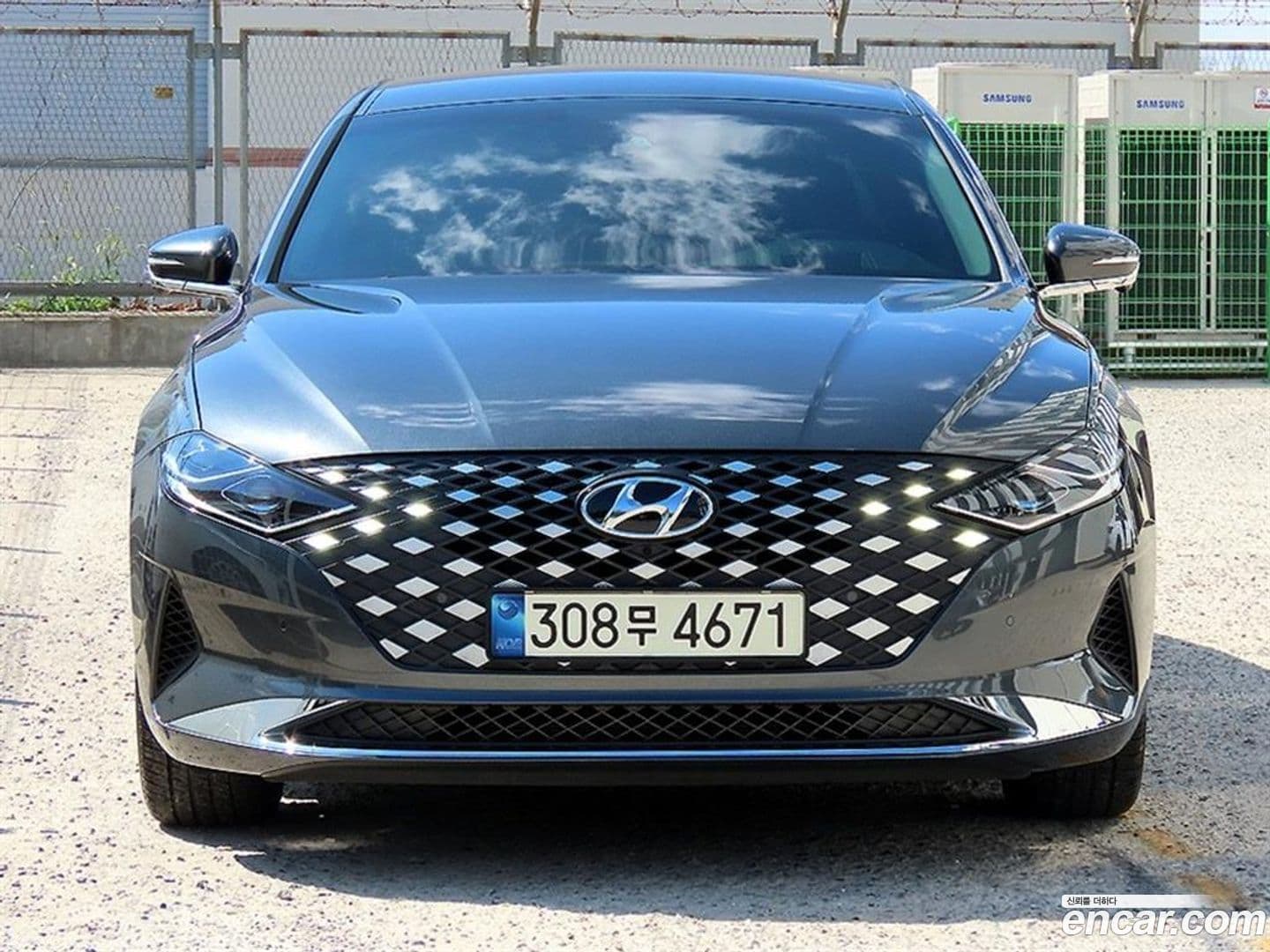 Main__Slider__Photo:Grandeur Hyundai 2021.10-0