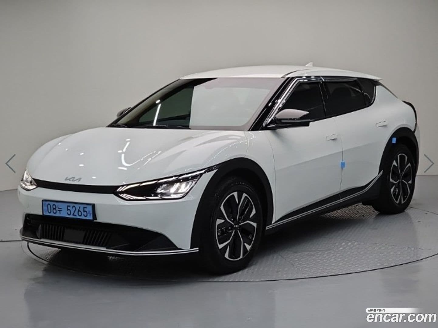 Main__Slider__Photo:EV6 Kia 2022.1-0