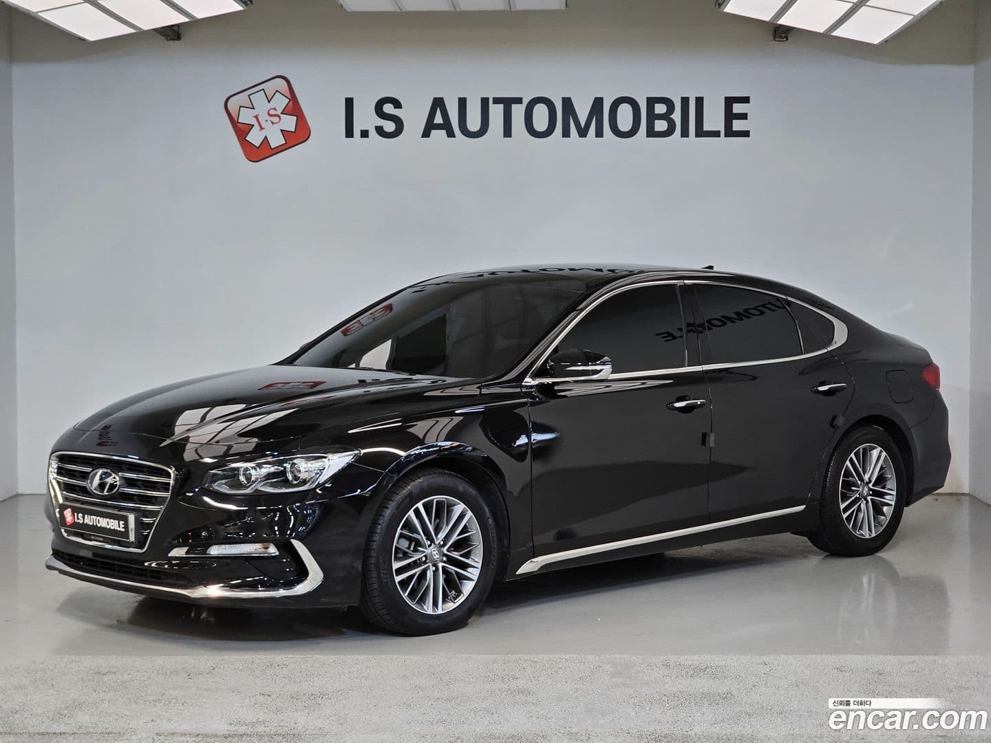 Main__Slider__Photo:Grandeur Hyundai 2017.1-0