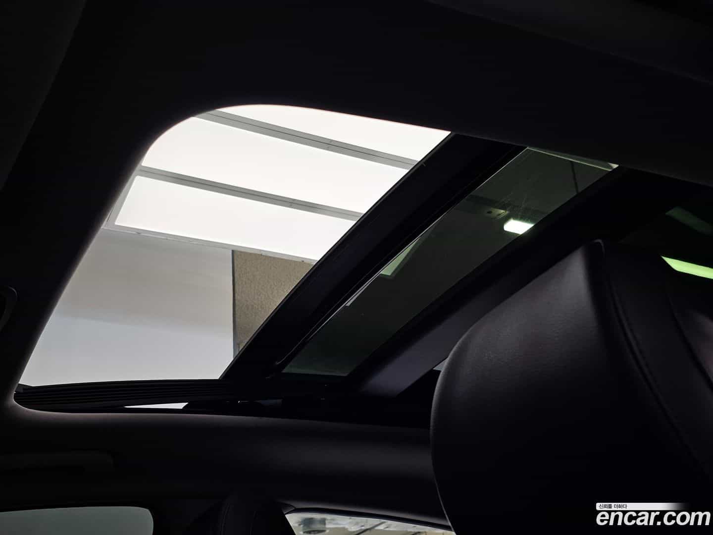 Grandeur Hyundai 2017.1-INNER-008