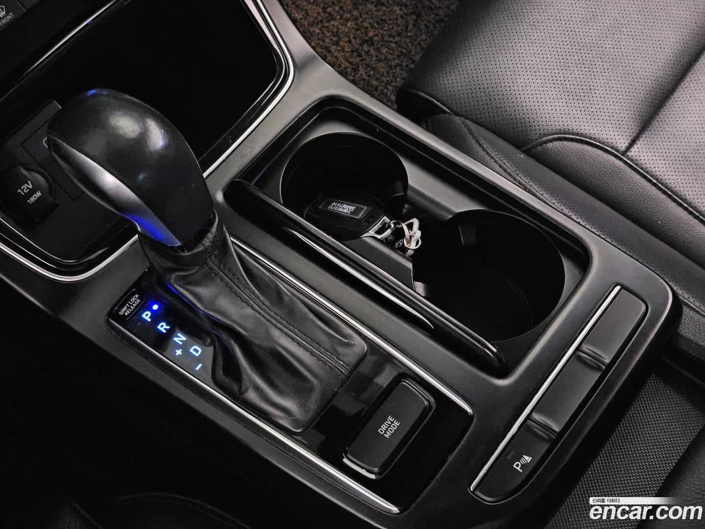 Grandeur Hyundai 2017.1-INNER-009