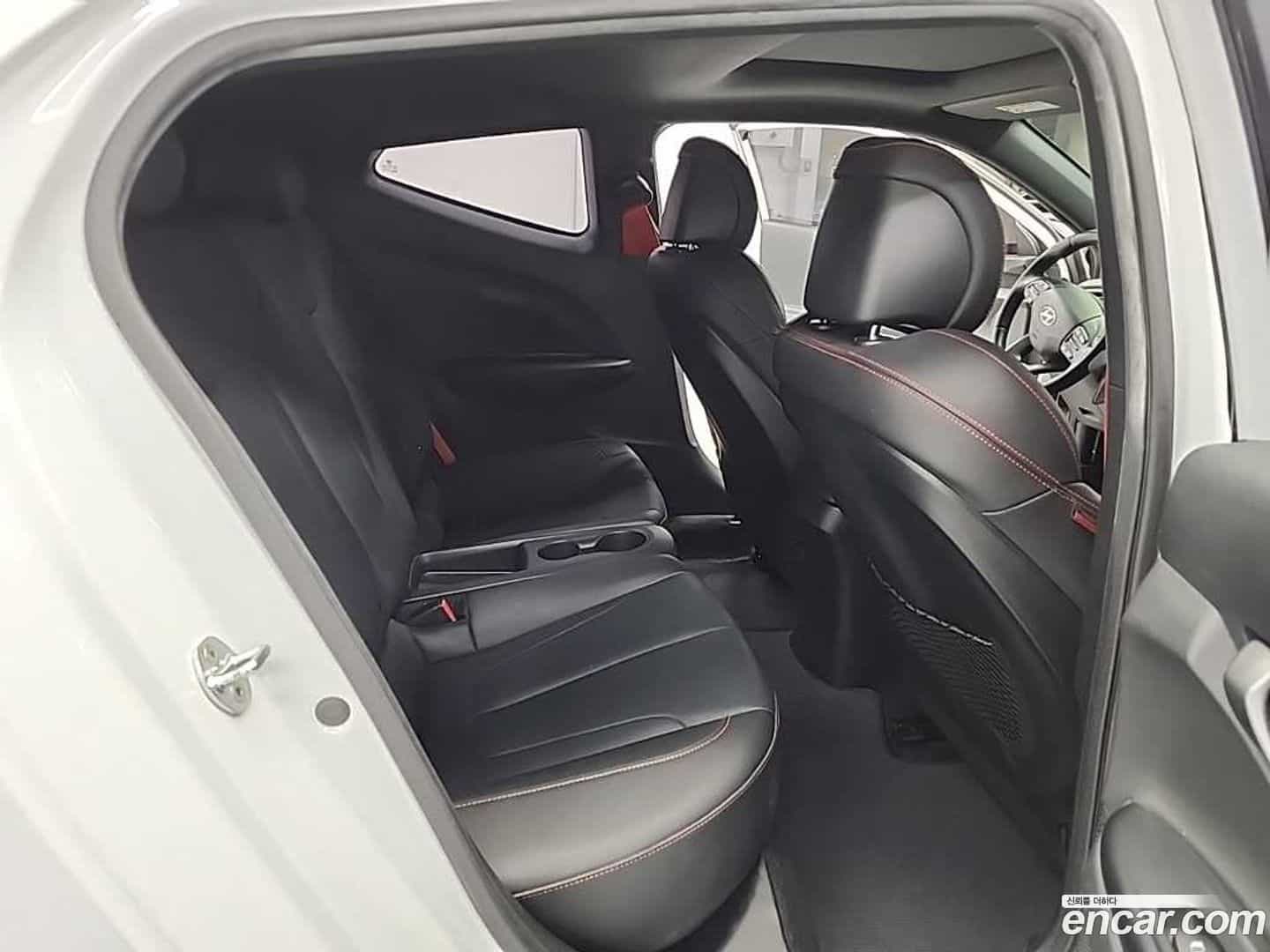 Veloster Hyundai 2018.3-OPTION-016