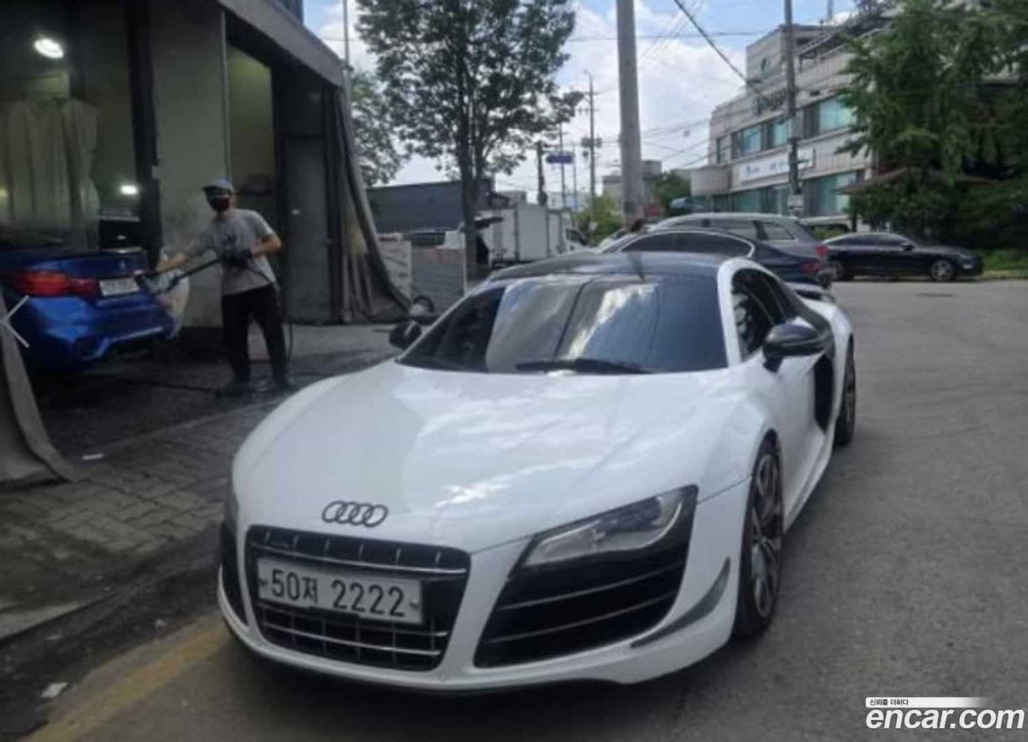 R8 Audi 2010.11-OUTER-001