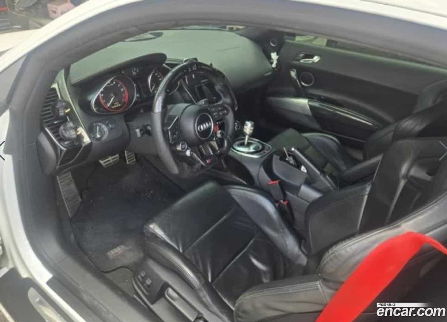 R8 Audi 2010.11-OUTER-004