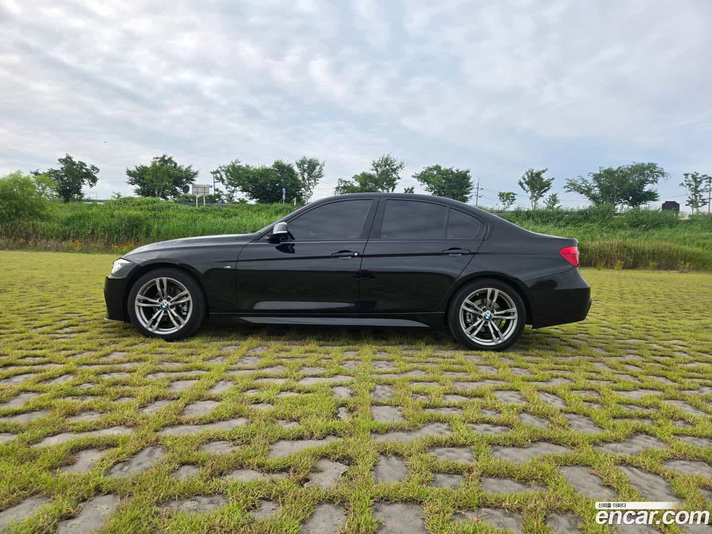 3-Series BMW 2017.10-INNER-007