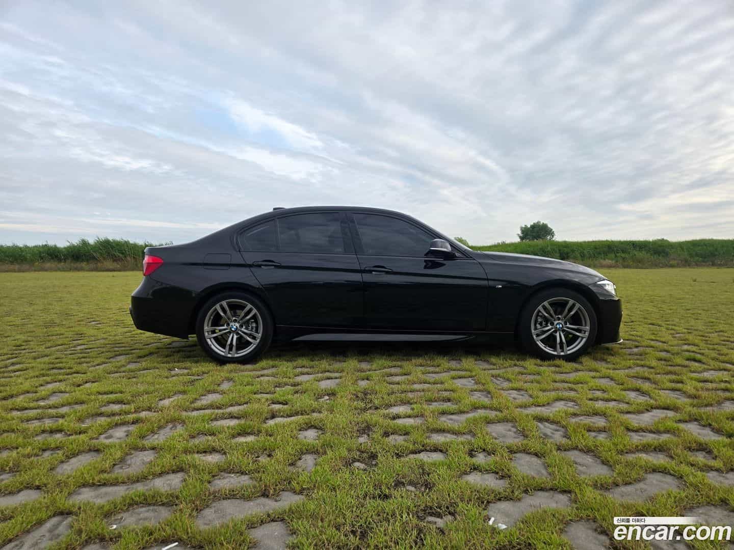 3-Series BMW 2017.10-INNER-008