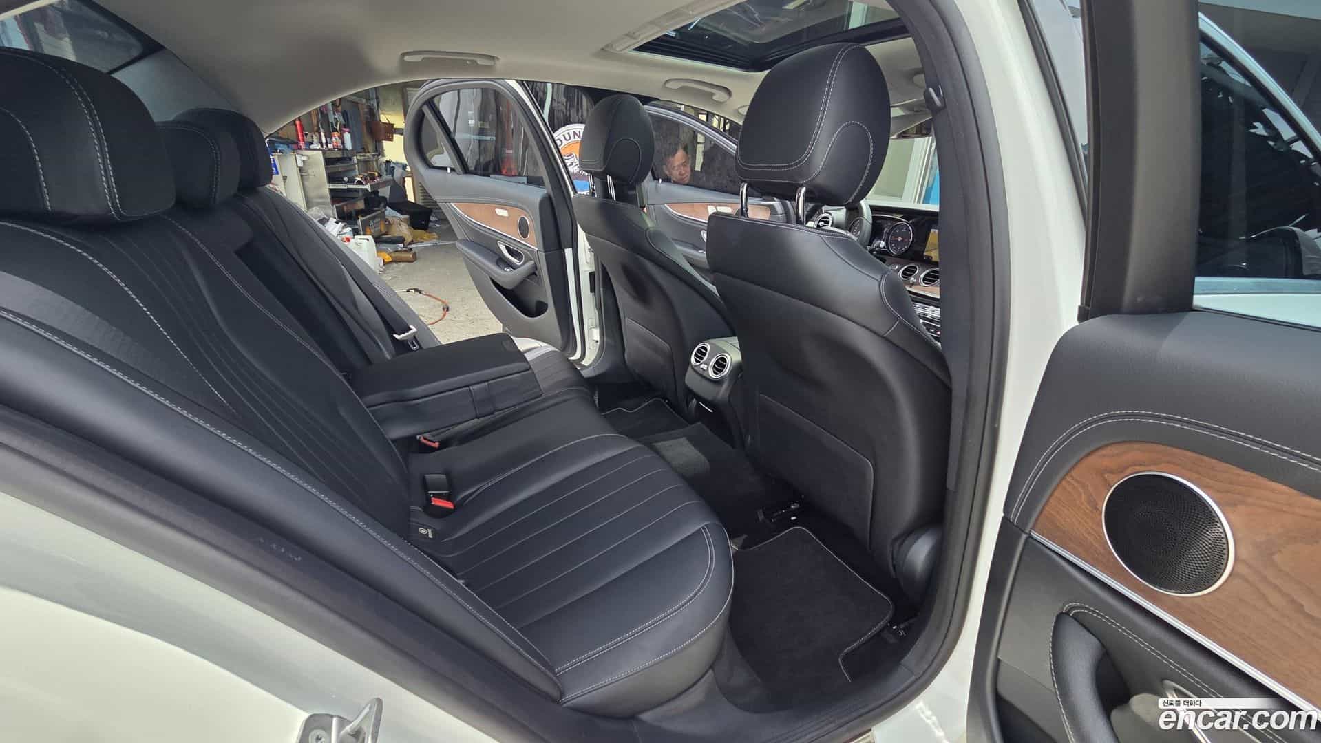 E-Class Mercedes-Benz 2016.10-OPTION-016
