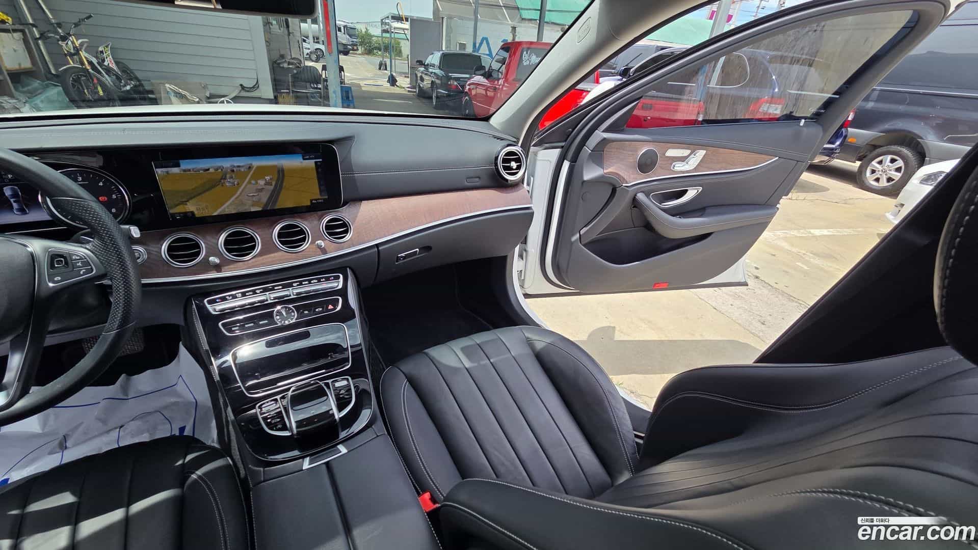E-Class Mercedes-Benz 2016.10-OPTION-024
