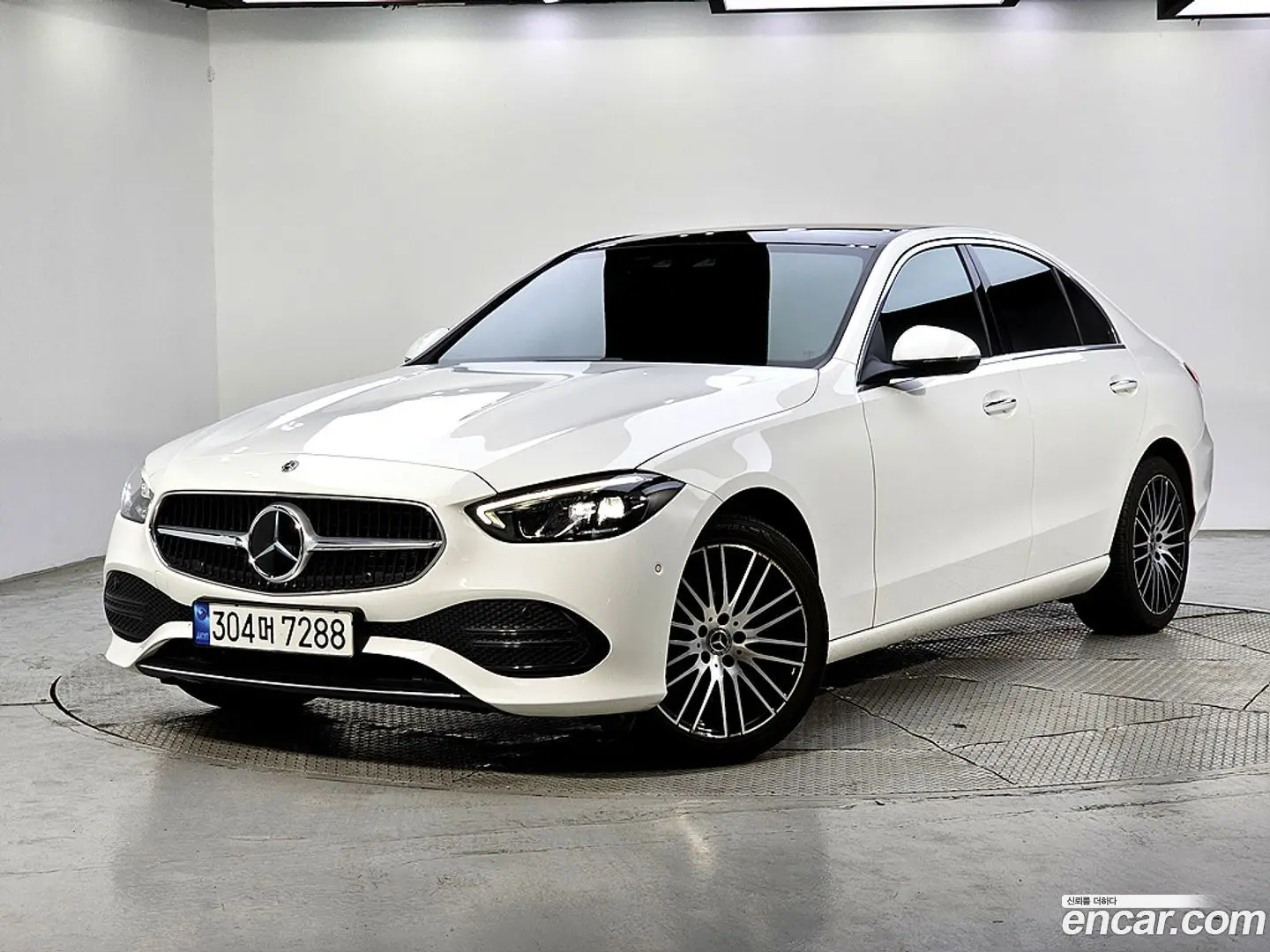 Main__Slider__Photo:C-Class Mercedes-Benz 2022.10-0