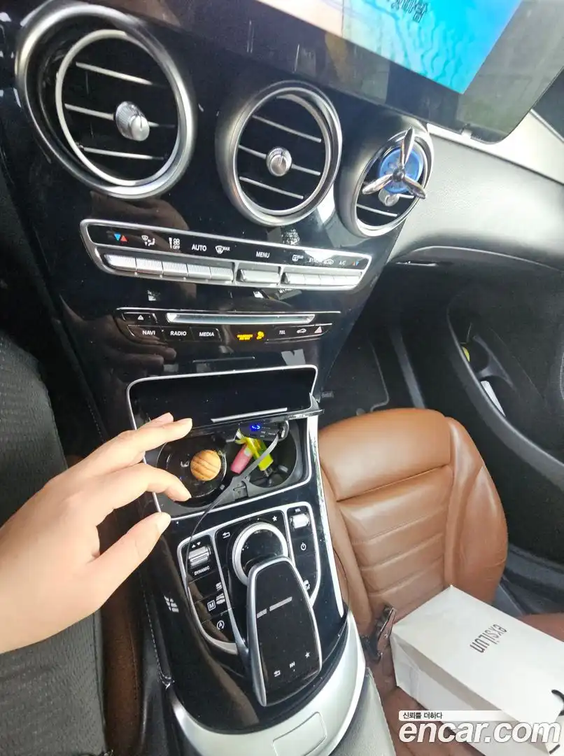 GLC-Class Mercedes-Benz 2017.10-INNER-007