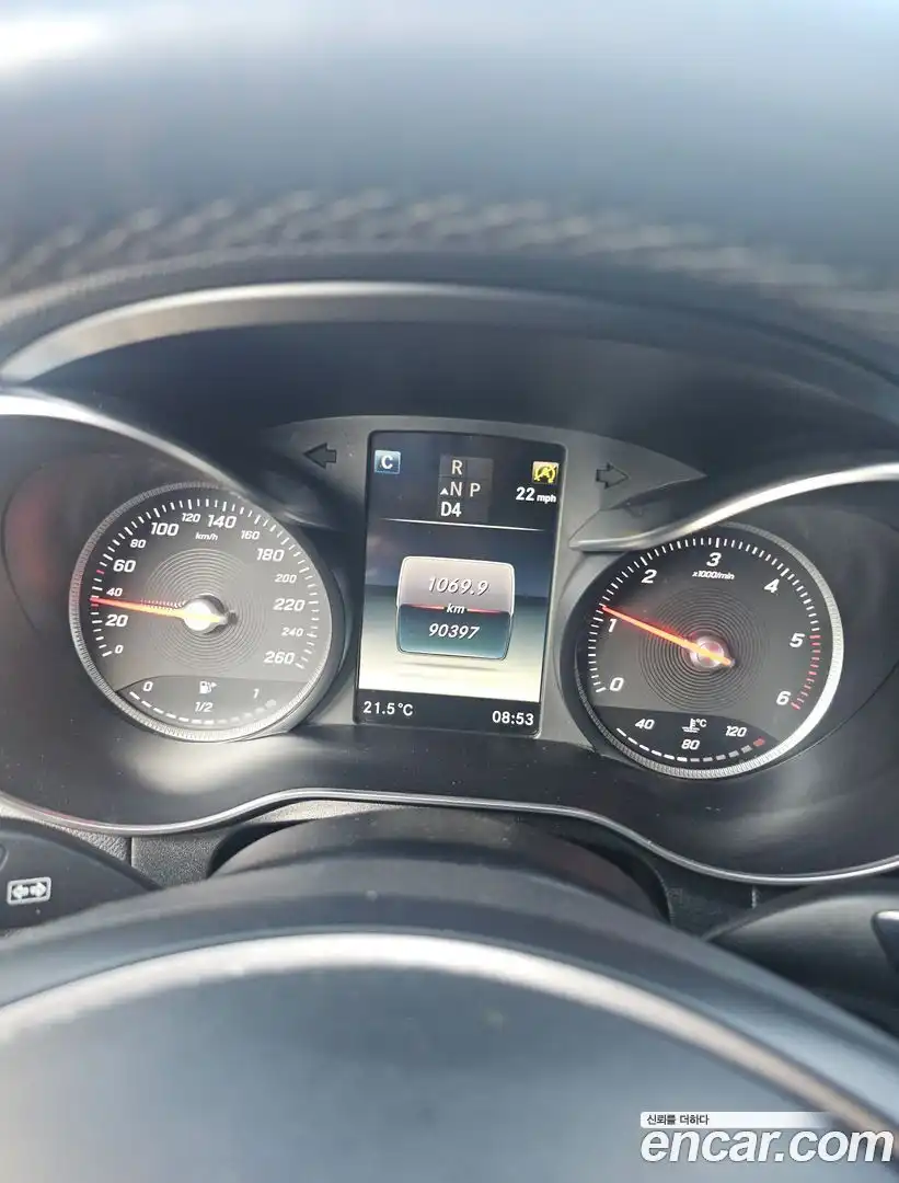 GLC-Class Mercedes-Benz 2017.10-INNER-008