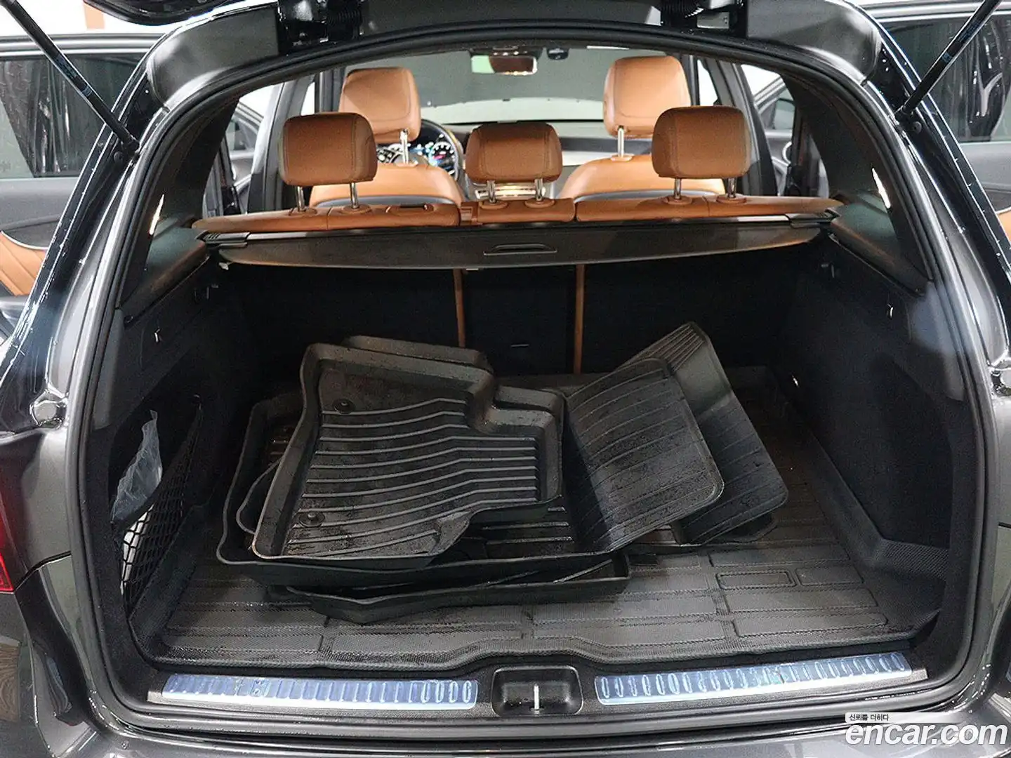 GLC-Class Mercedes-Benz 2022.8-OUTER-005